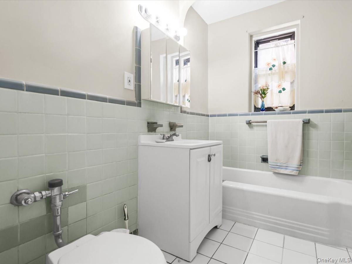 69-10 Yellowstone Boulevard 202 Property Photo 17