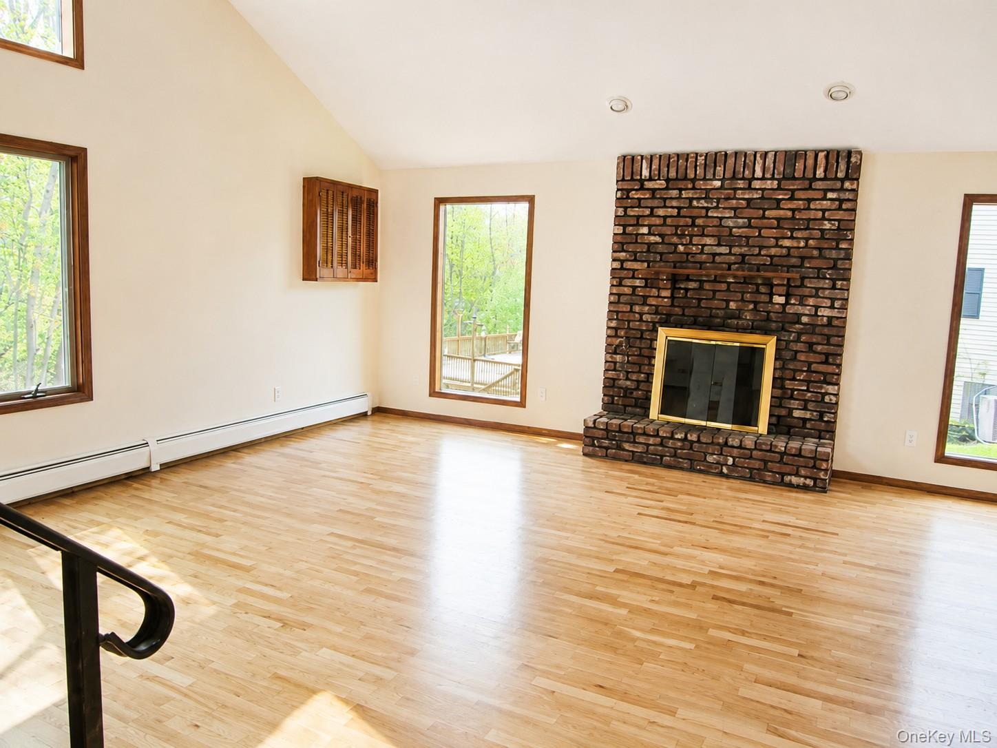 8 Friend Court Property Photo 4
