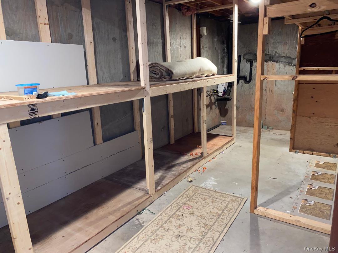 8 Friend Court Property Photo 24