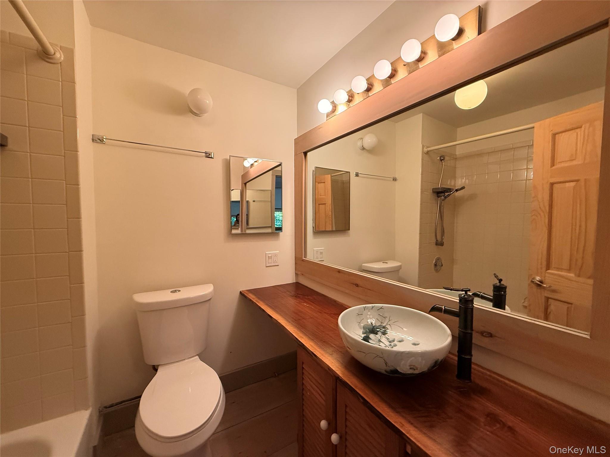 331 Thompson Street Property Photo 4