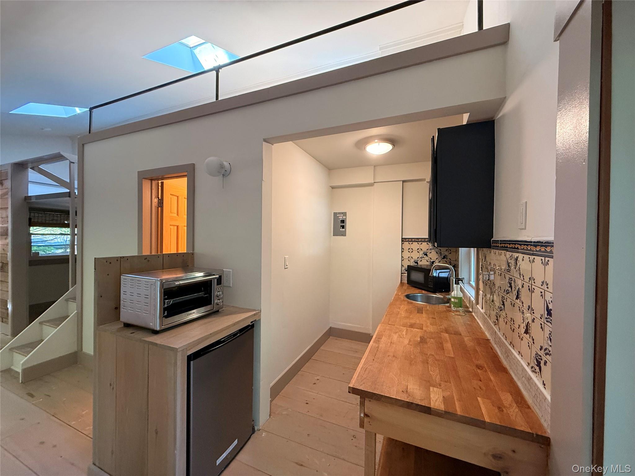 331 Thompson Street Property Photo 5