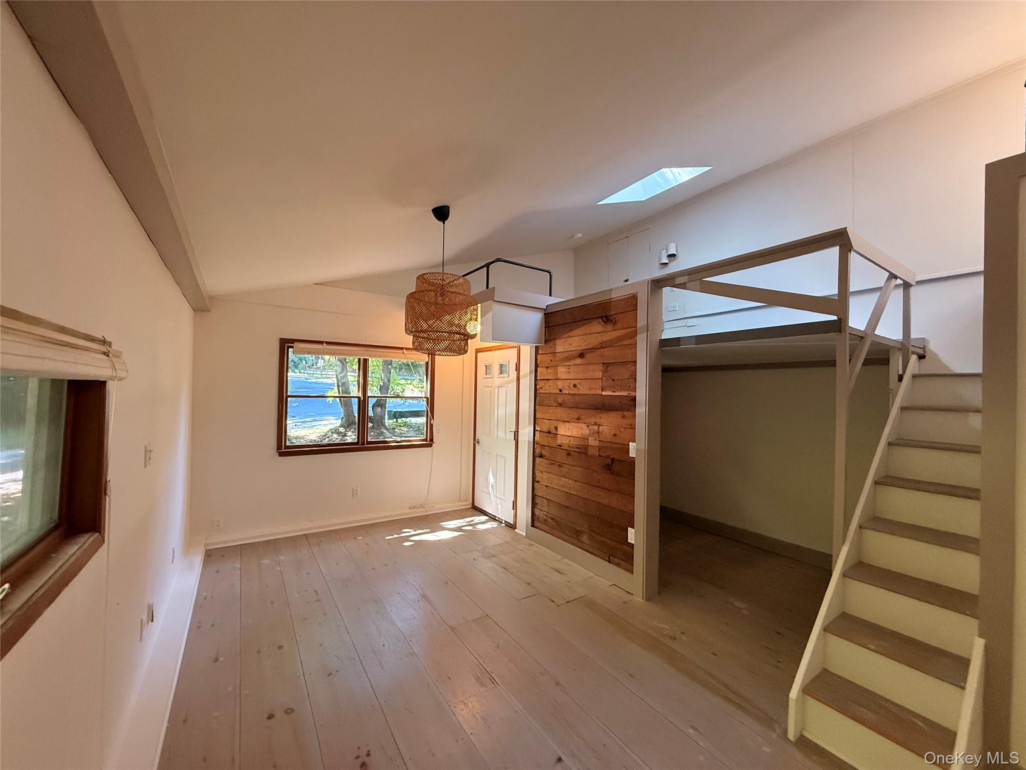 331 Thompson Street Property Photo 9