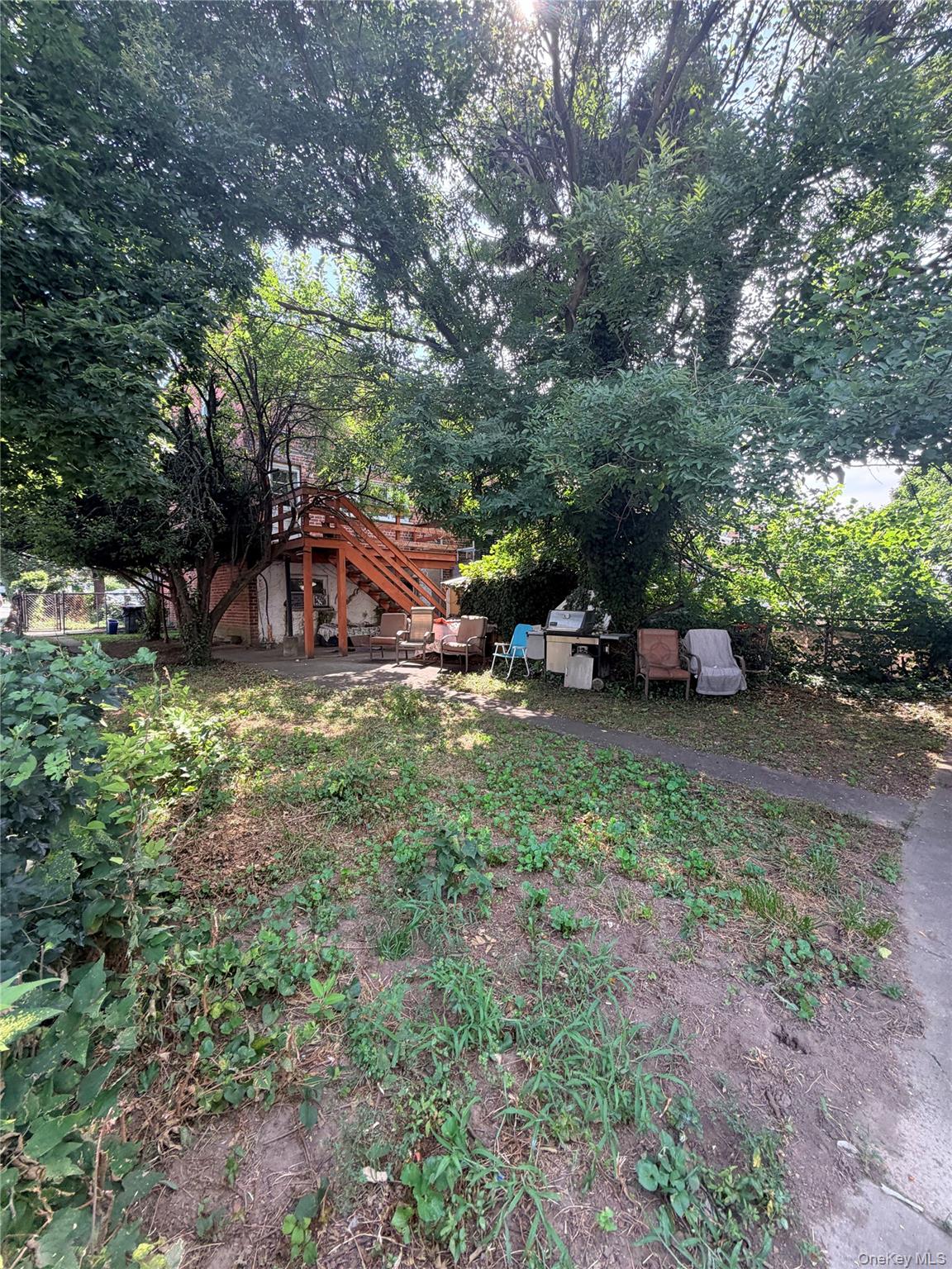 4200 E Tremont Avenue Property Photo 3