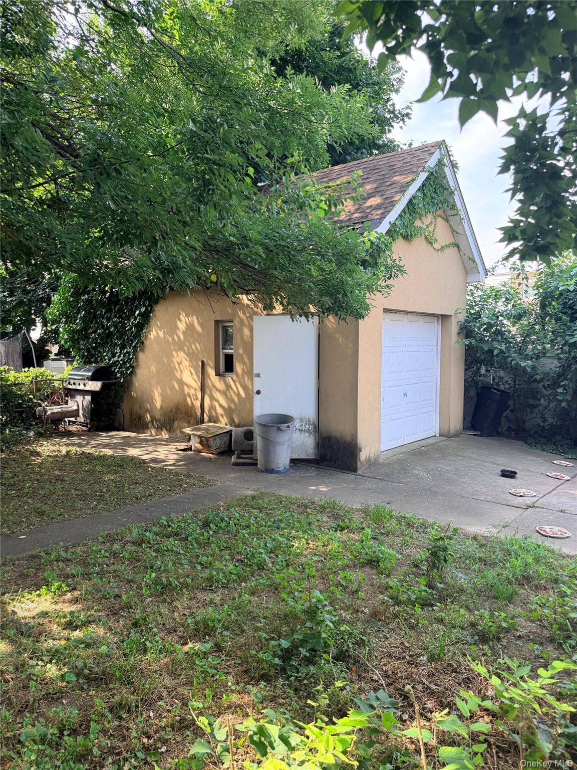 4200 E Tremont Avenue Property Photo 4