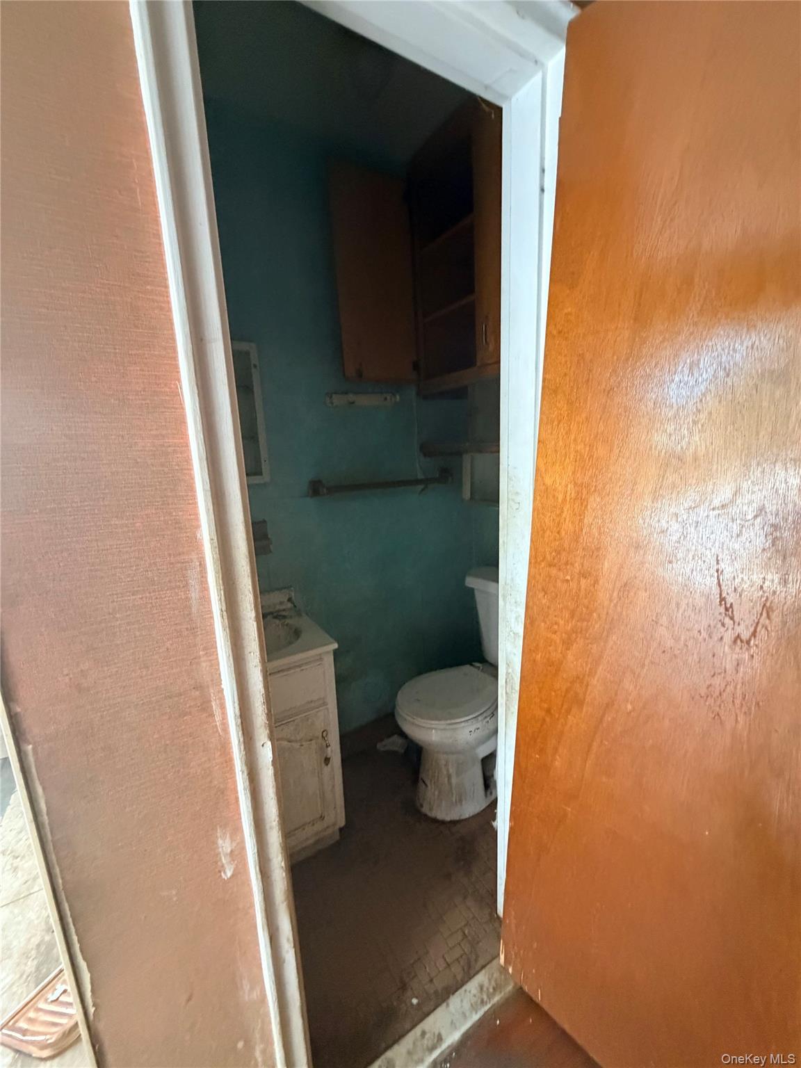 4200 E Tremont Avenue Property Photo 8