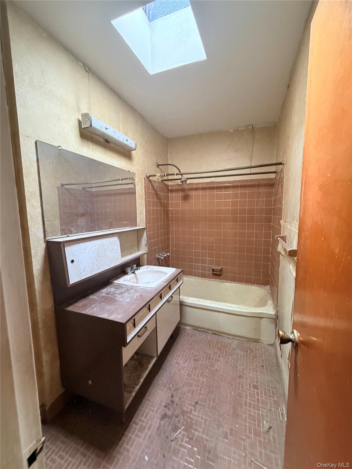 4200 E Tremont Avenue Property Photo 14