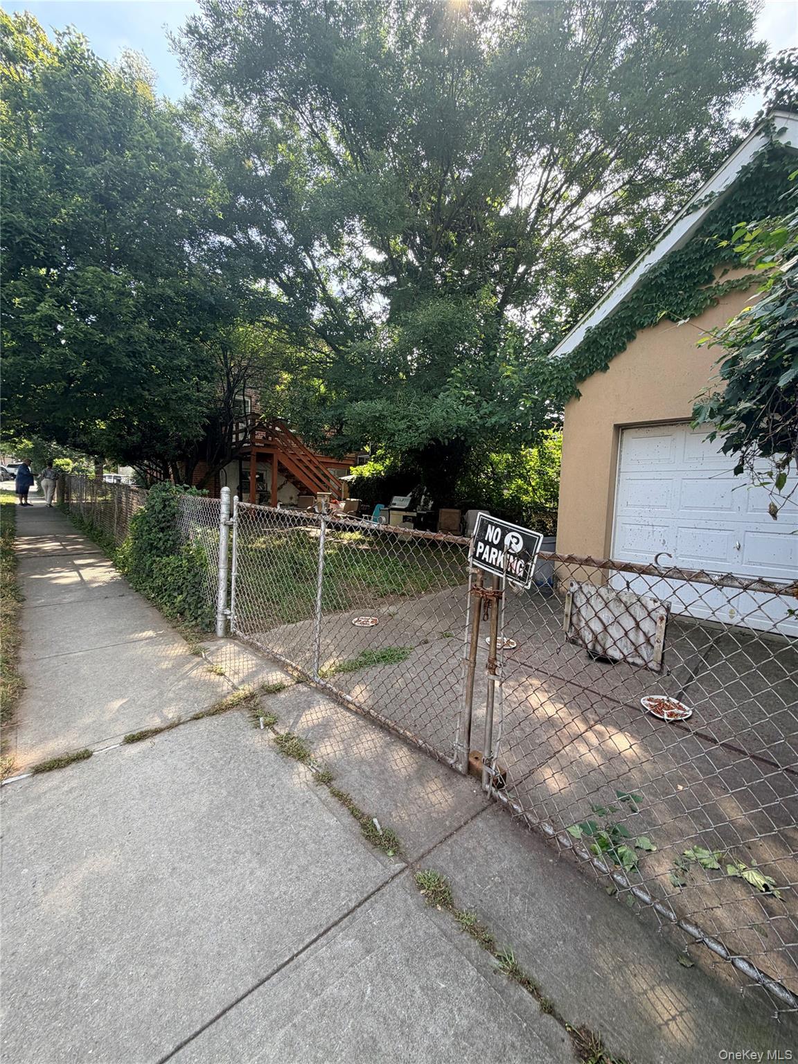 4200 E Tremont Avenue Property Photo 15