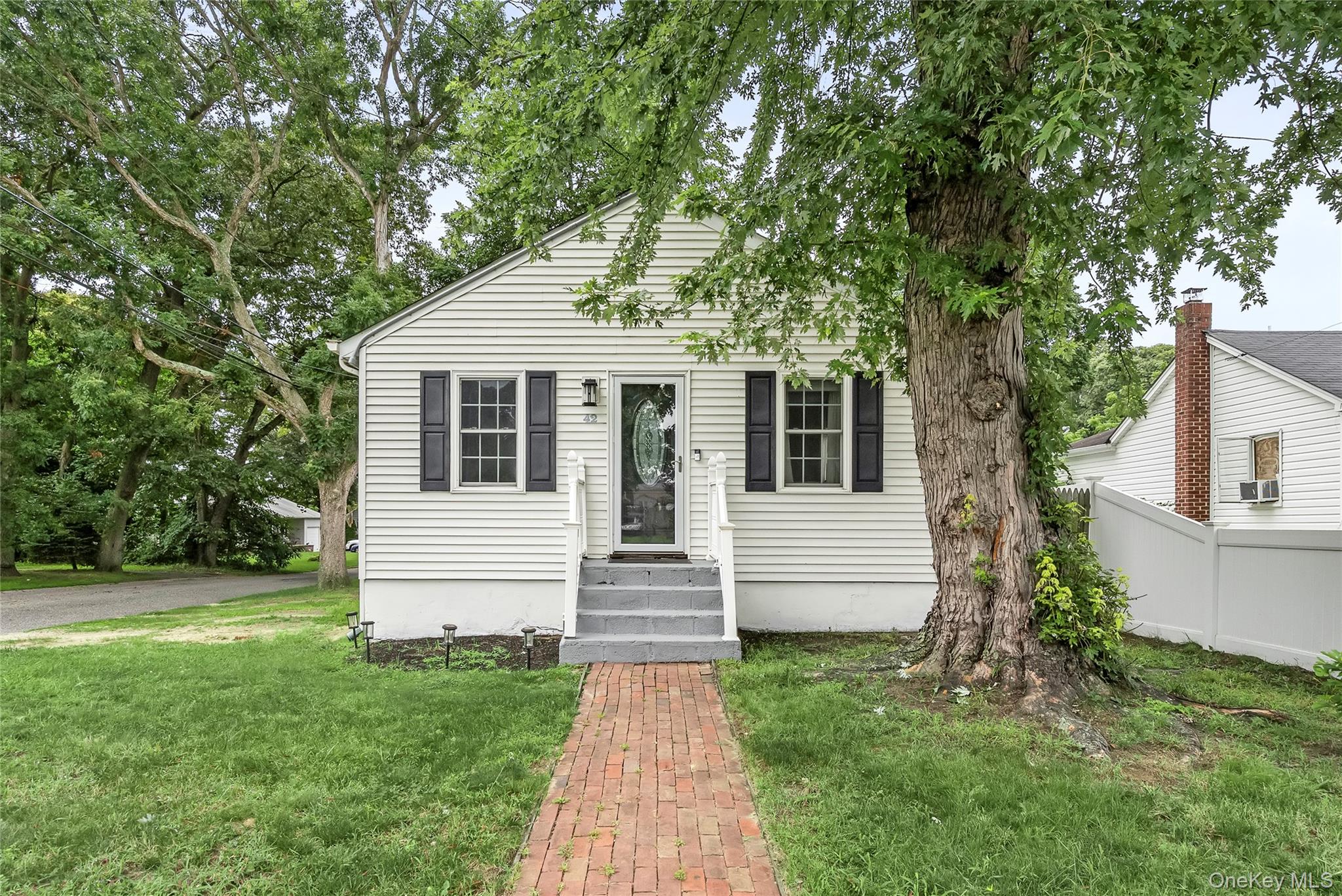 42 S Washington Avenue Property Photo 1
