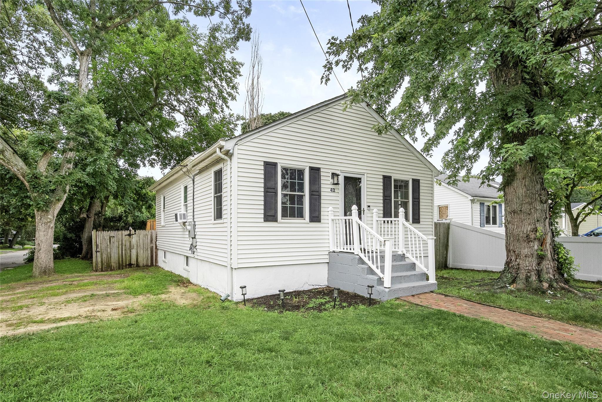 42 S Washington Avenue Property Photo 2
