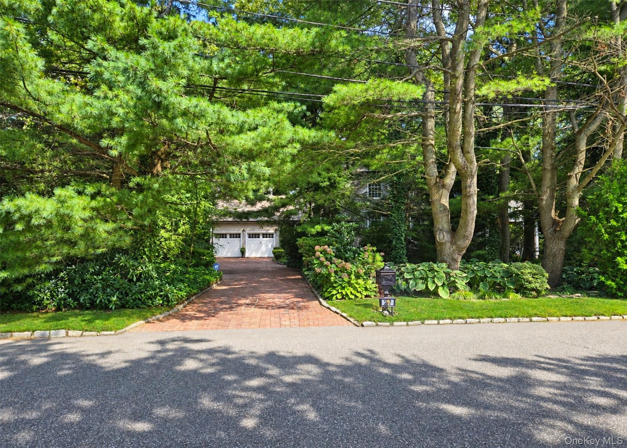 259 Astor Drive Property Photo 4