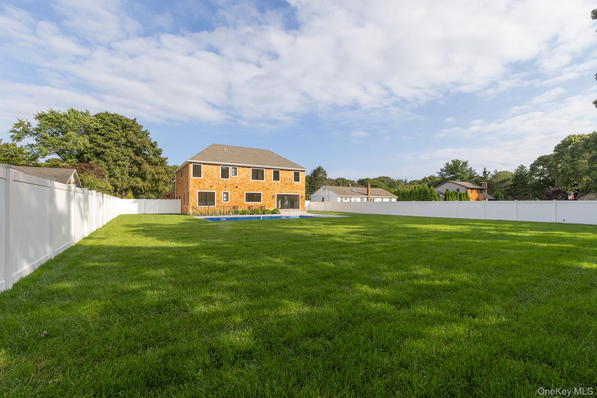 17 Nidzyn Avenue Property Photo 32