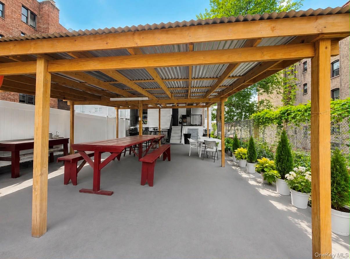 35 Cortlandt Street Property Photo 23