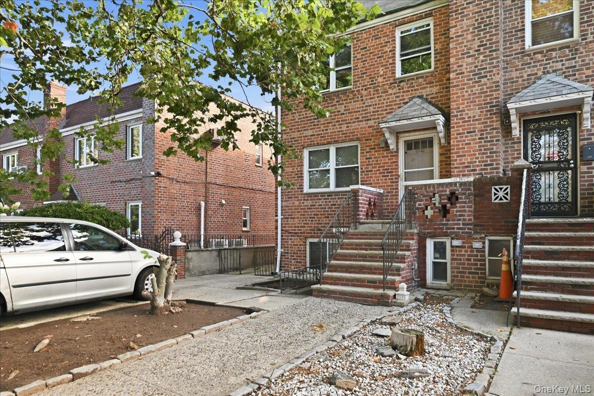 6043 69th Place Property Photo 2
