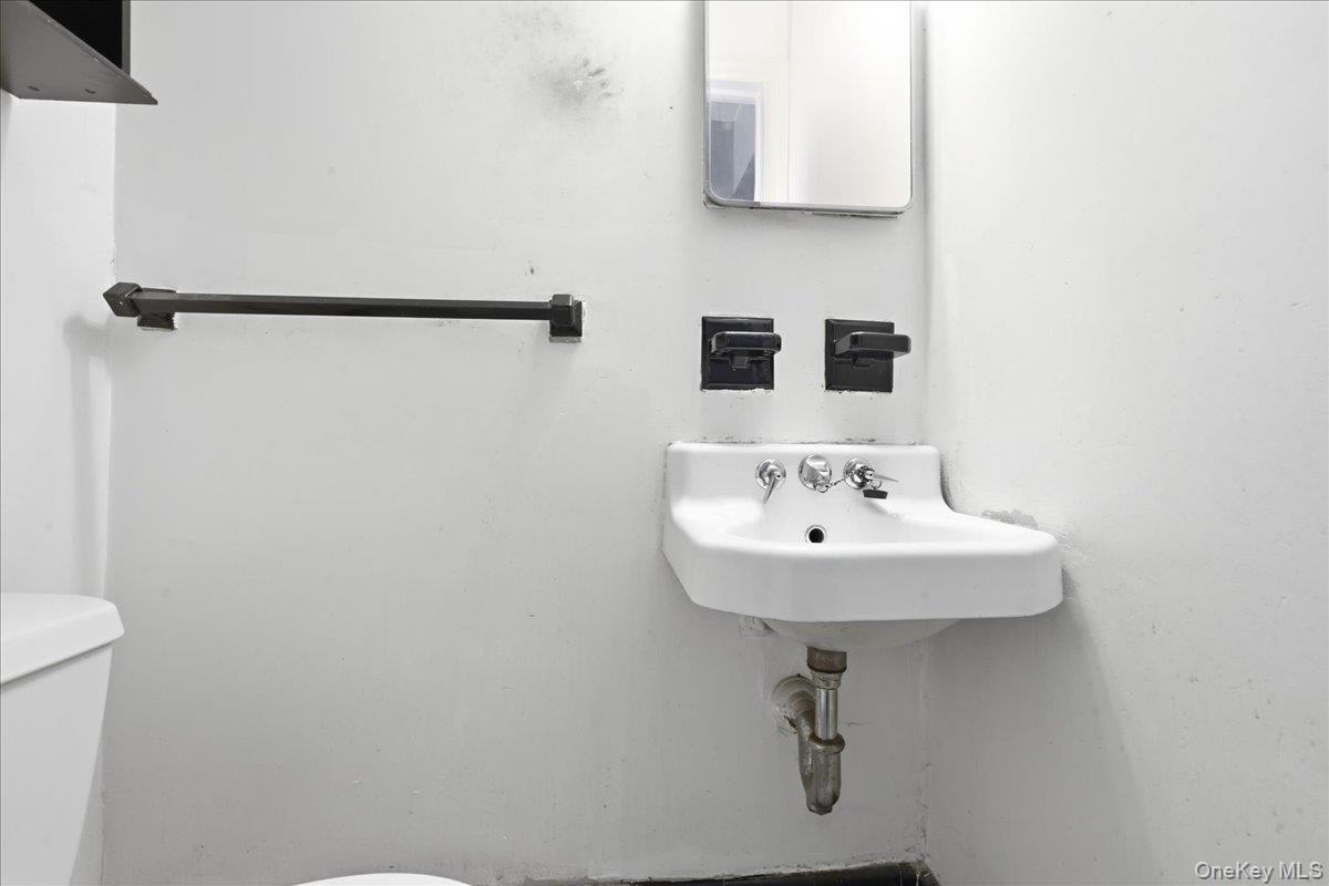 6043 69th Place Property Photo 8