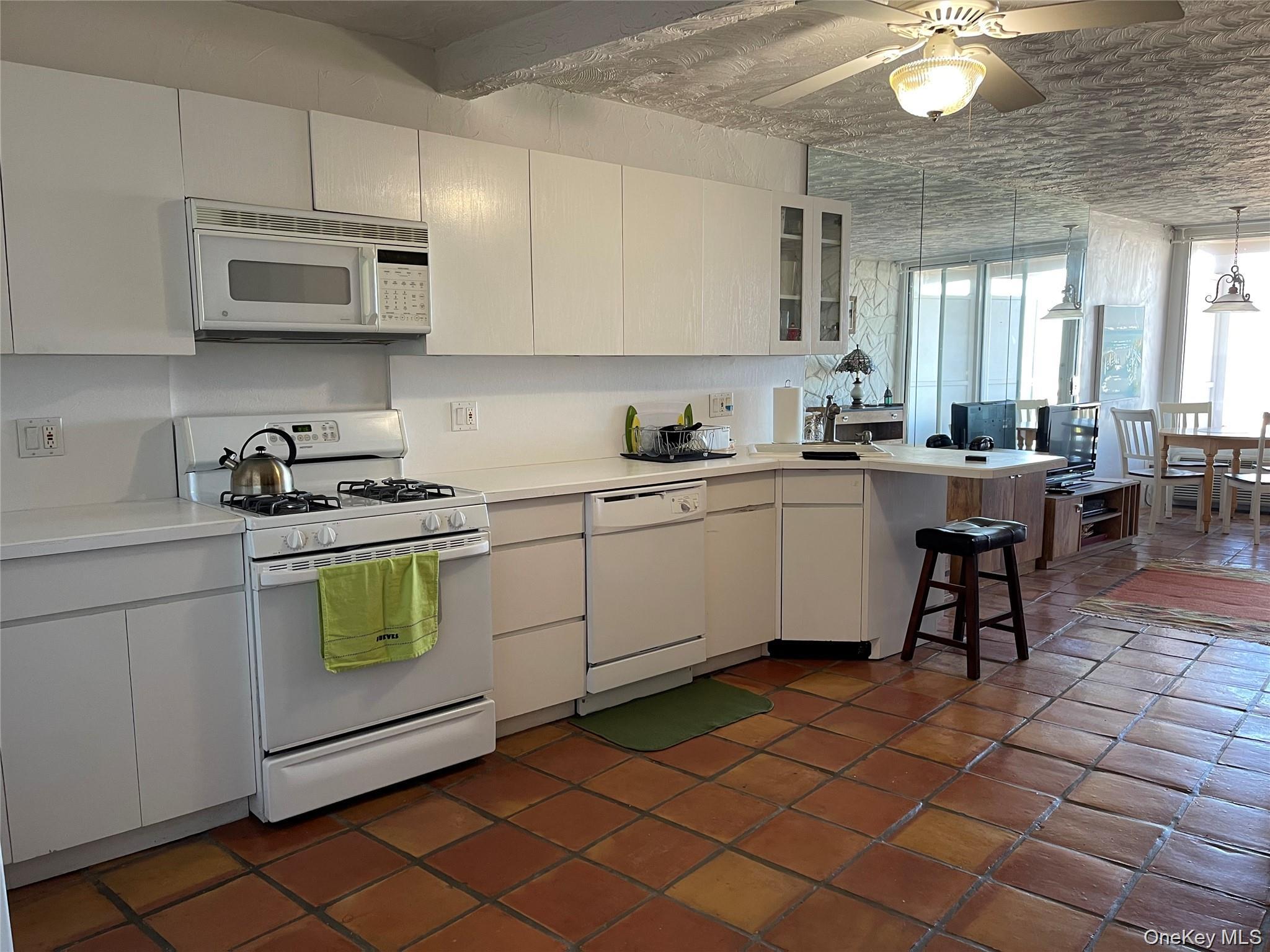 830 Shore Road 3e Property Photo 4
