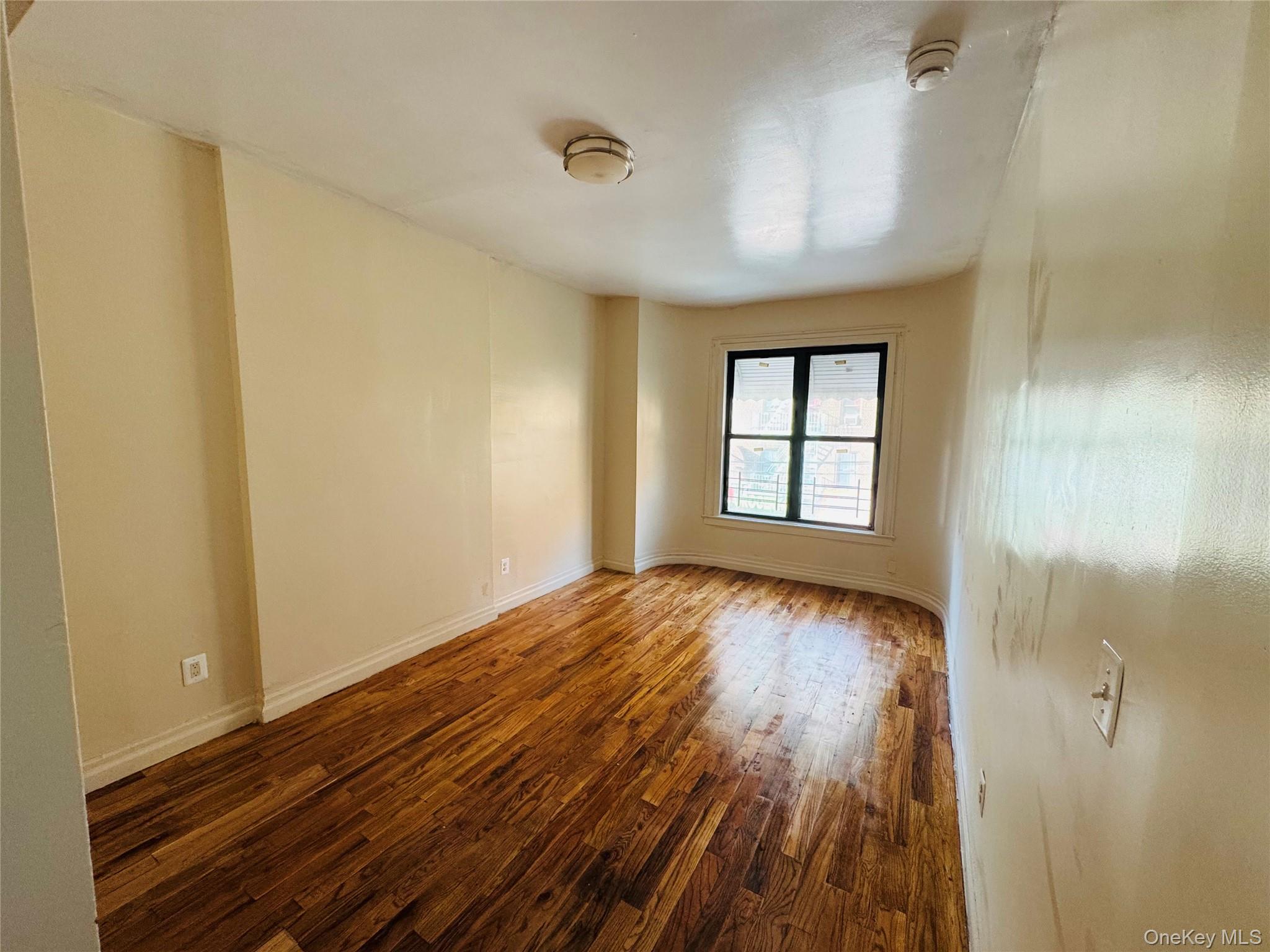 342 E 194th Street Property Photo 5