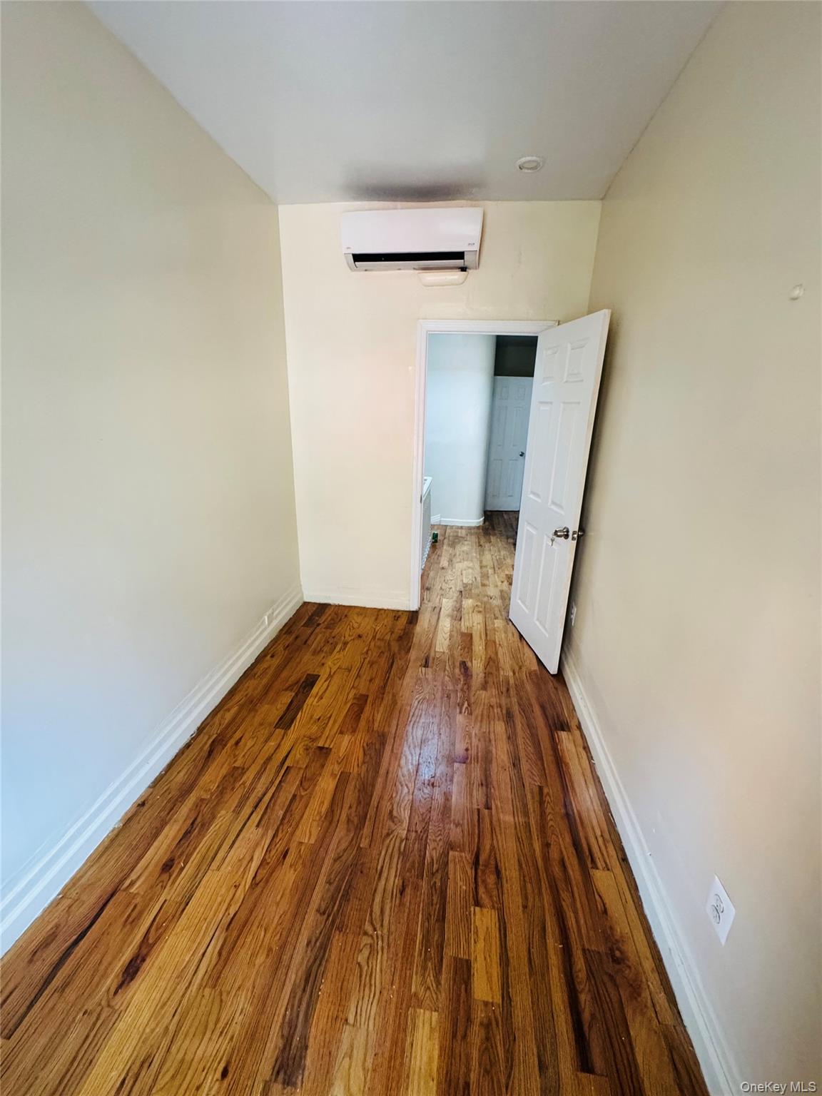 342 E 194th Street Property Photo 7