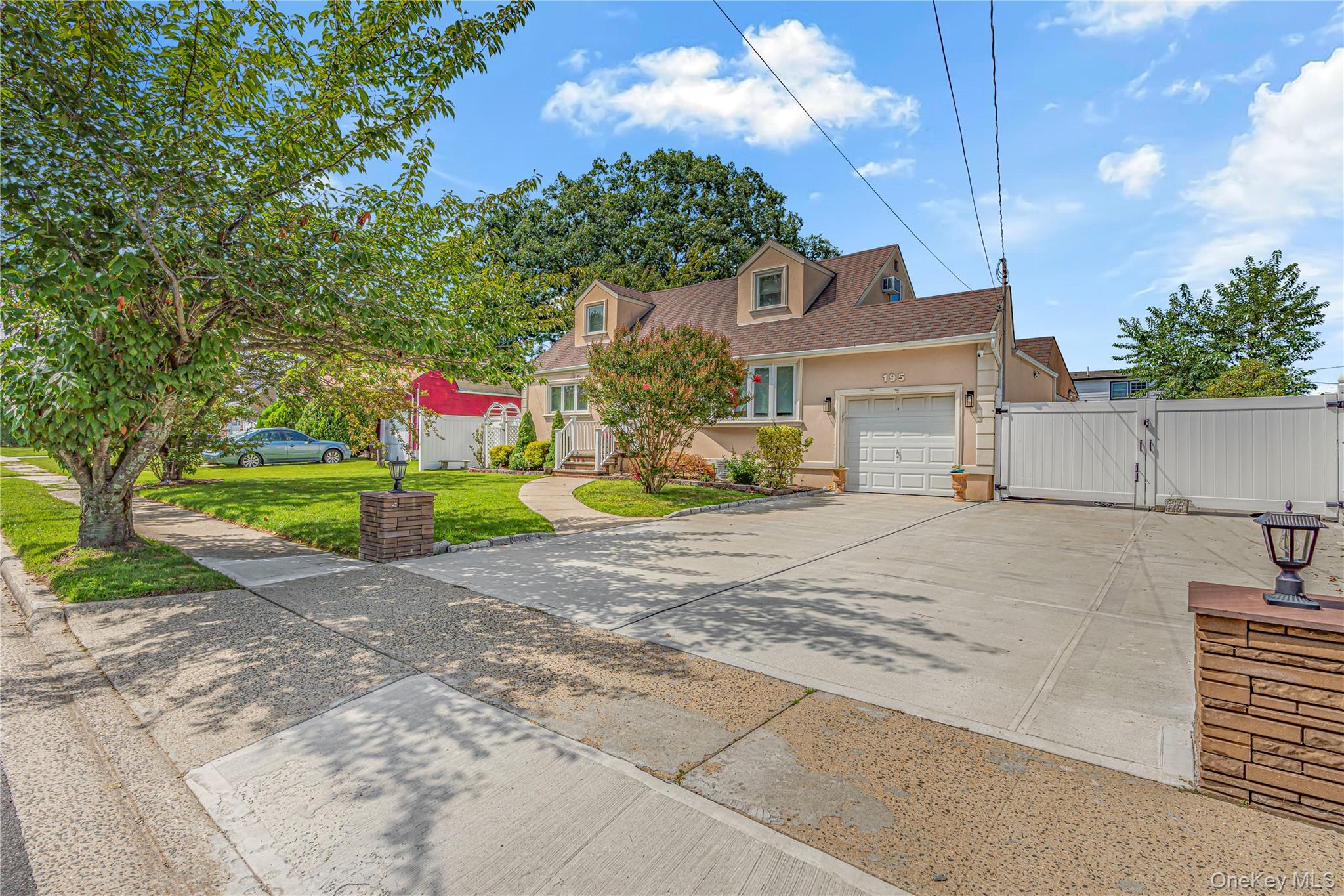195 N Wisconsin Avenue Property Photo 3