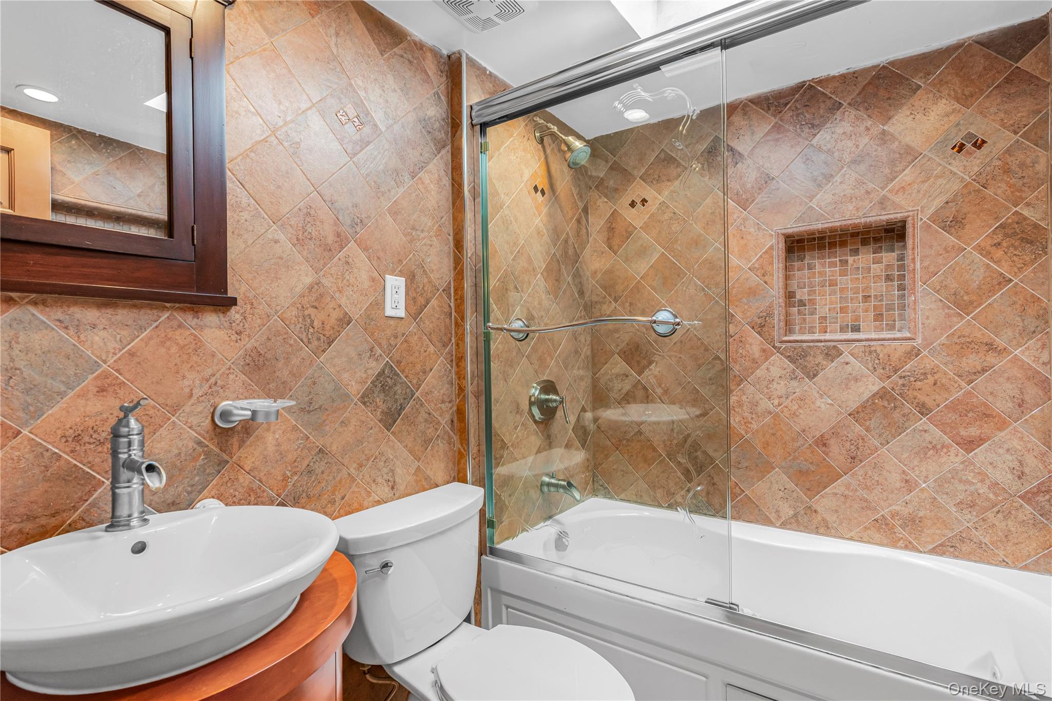 195 N Wisconsin Avenue Property Photo 13