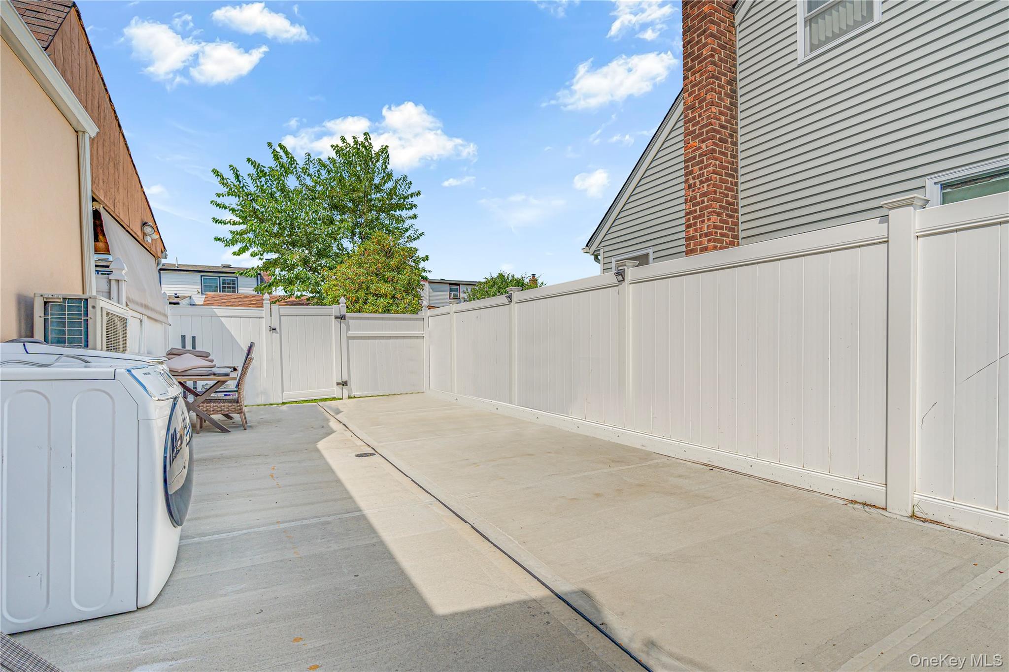 195 N Wisconsin Avenue Property Photo 17
