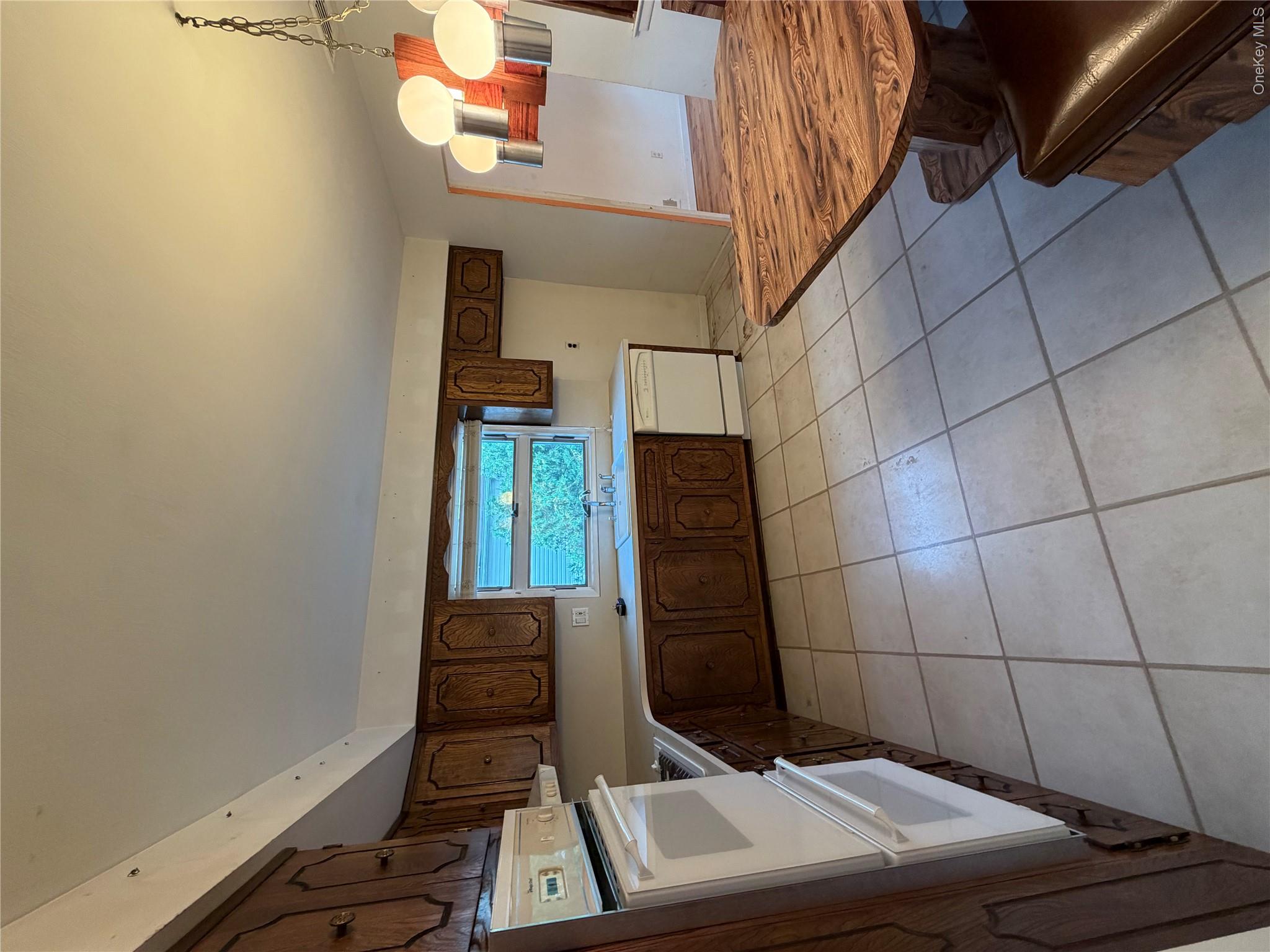 404 Edgegrove Avenue Property Photo 4