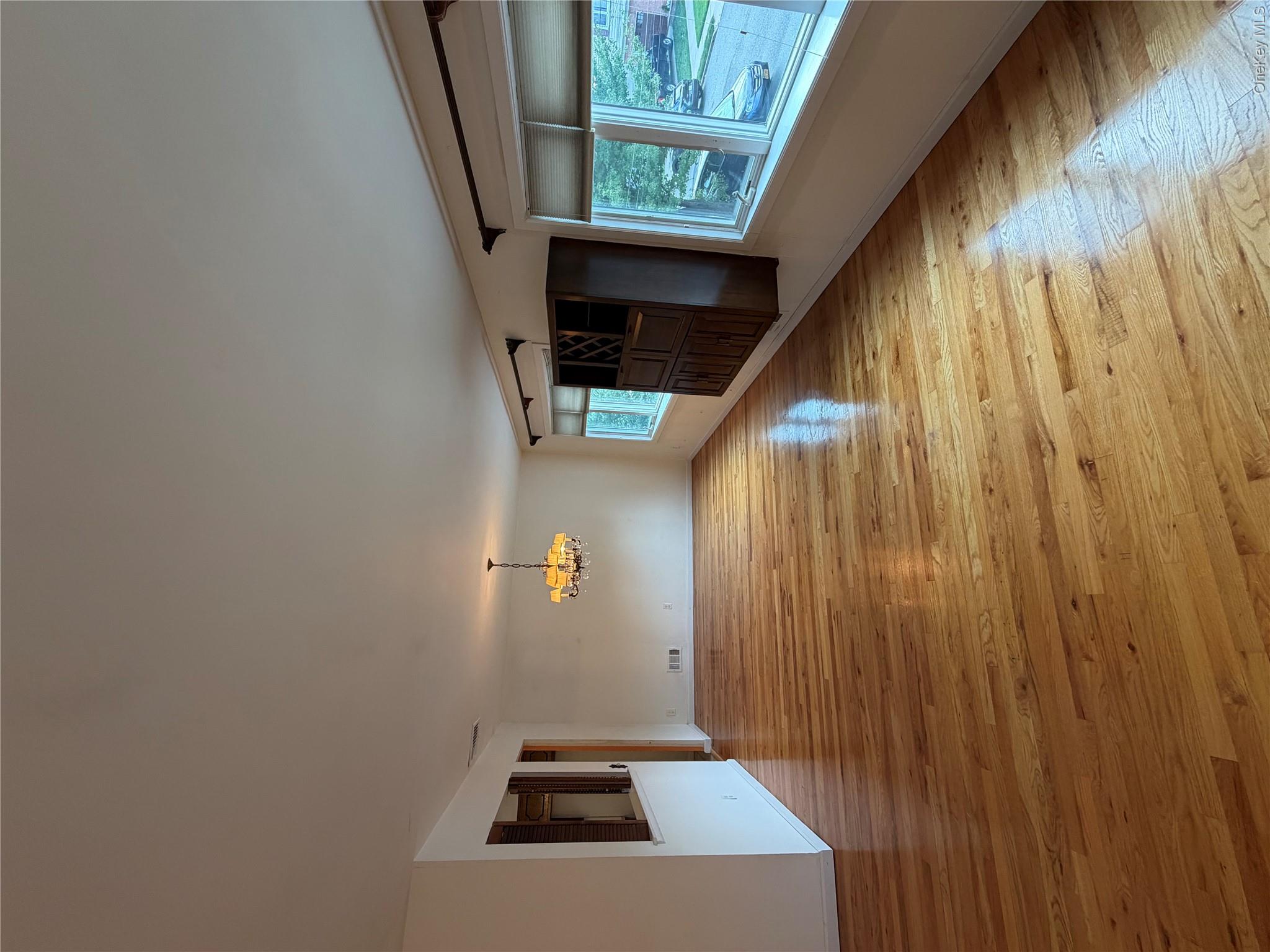 404 Edgegrove Avenue Property Photo 5