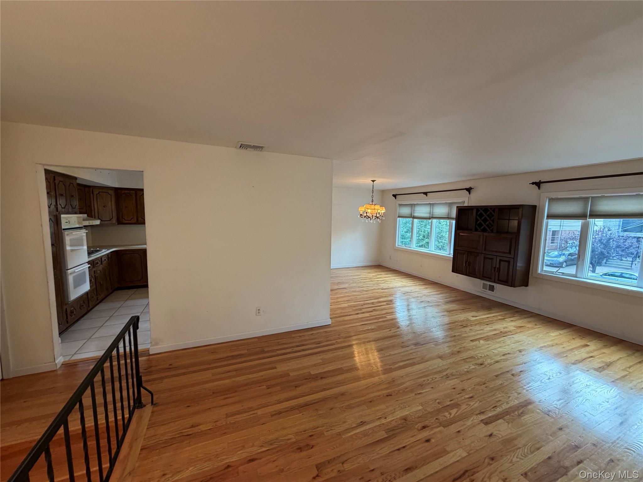 404 Edgegrove Avenue Property Photo 6