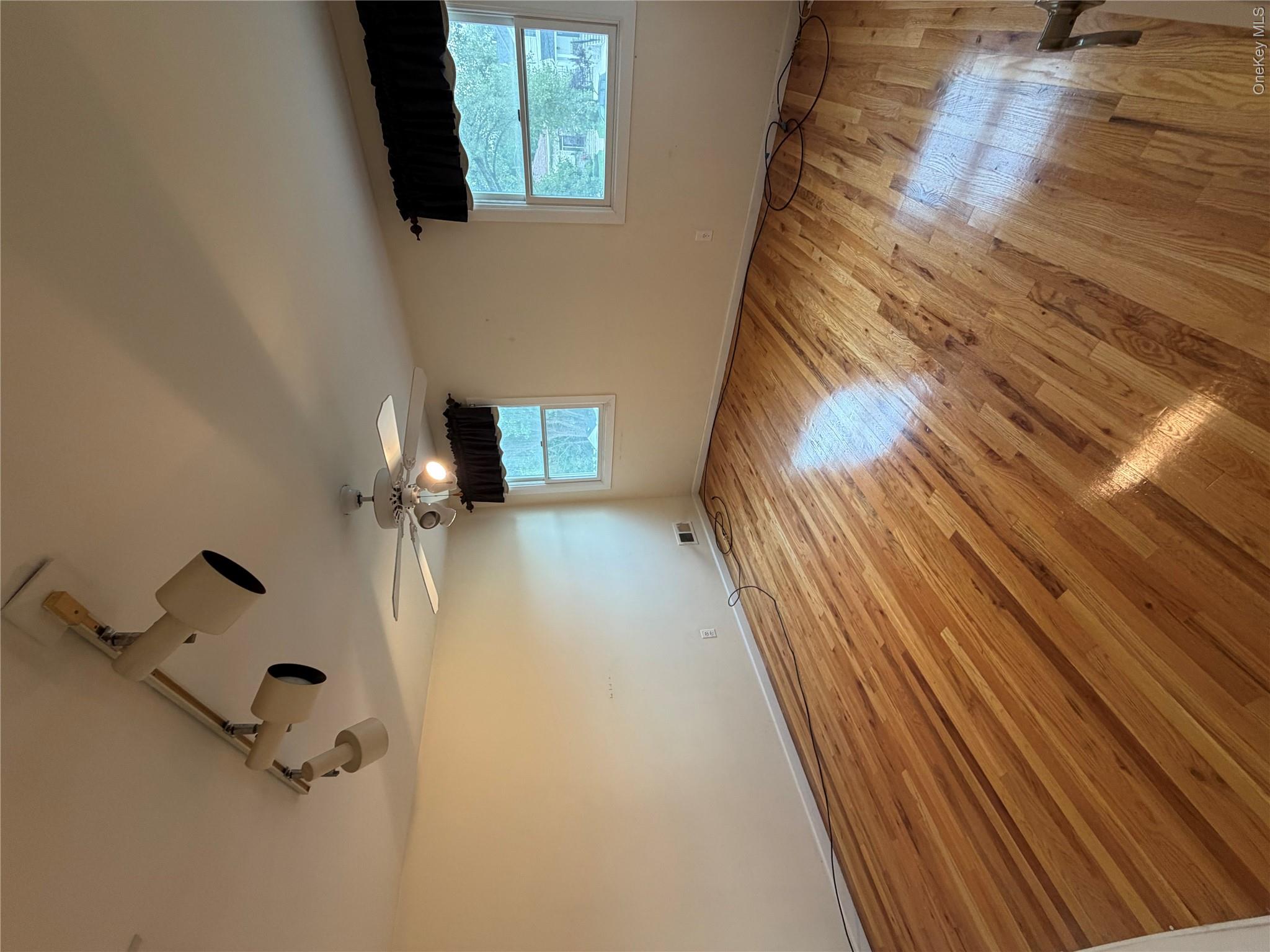 404 Edgegrove Avenue Property Photo 7