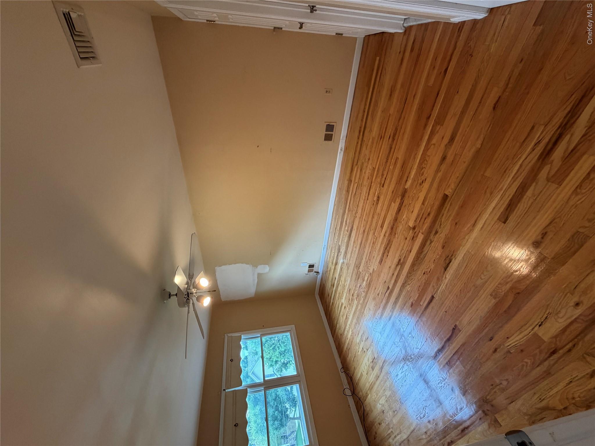 404 Edgegrove Avenue Property Photo 8