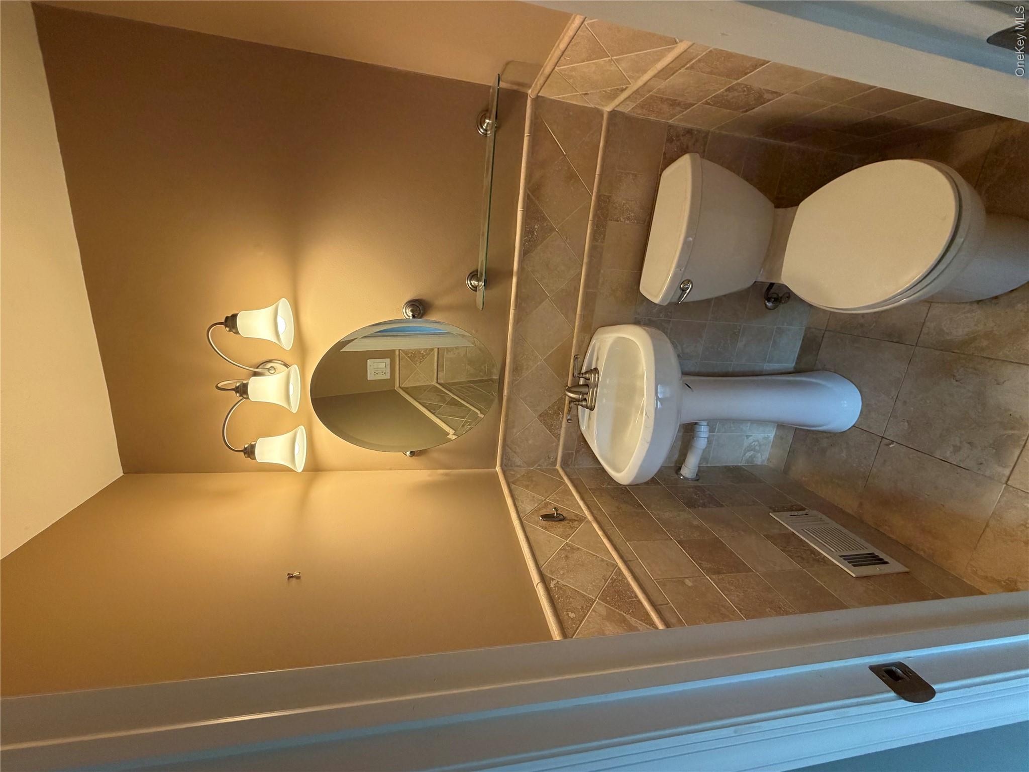 404 Edgegrove Avenue Property Photo 12