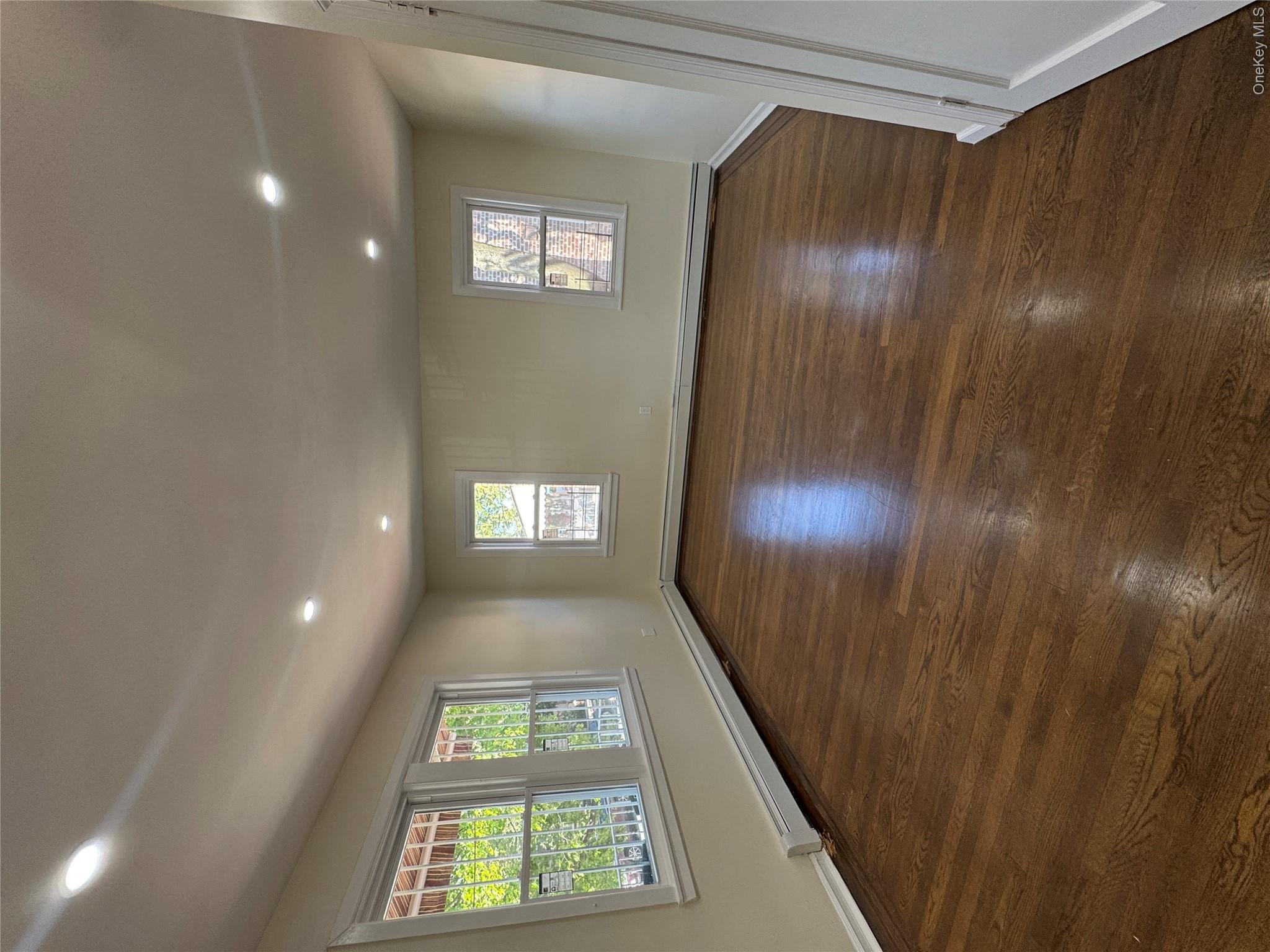 1054 Lydig Avenue Property Photo 3