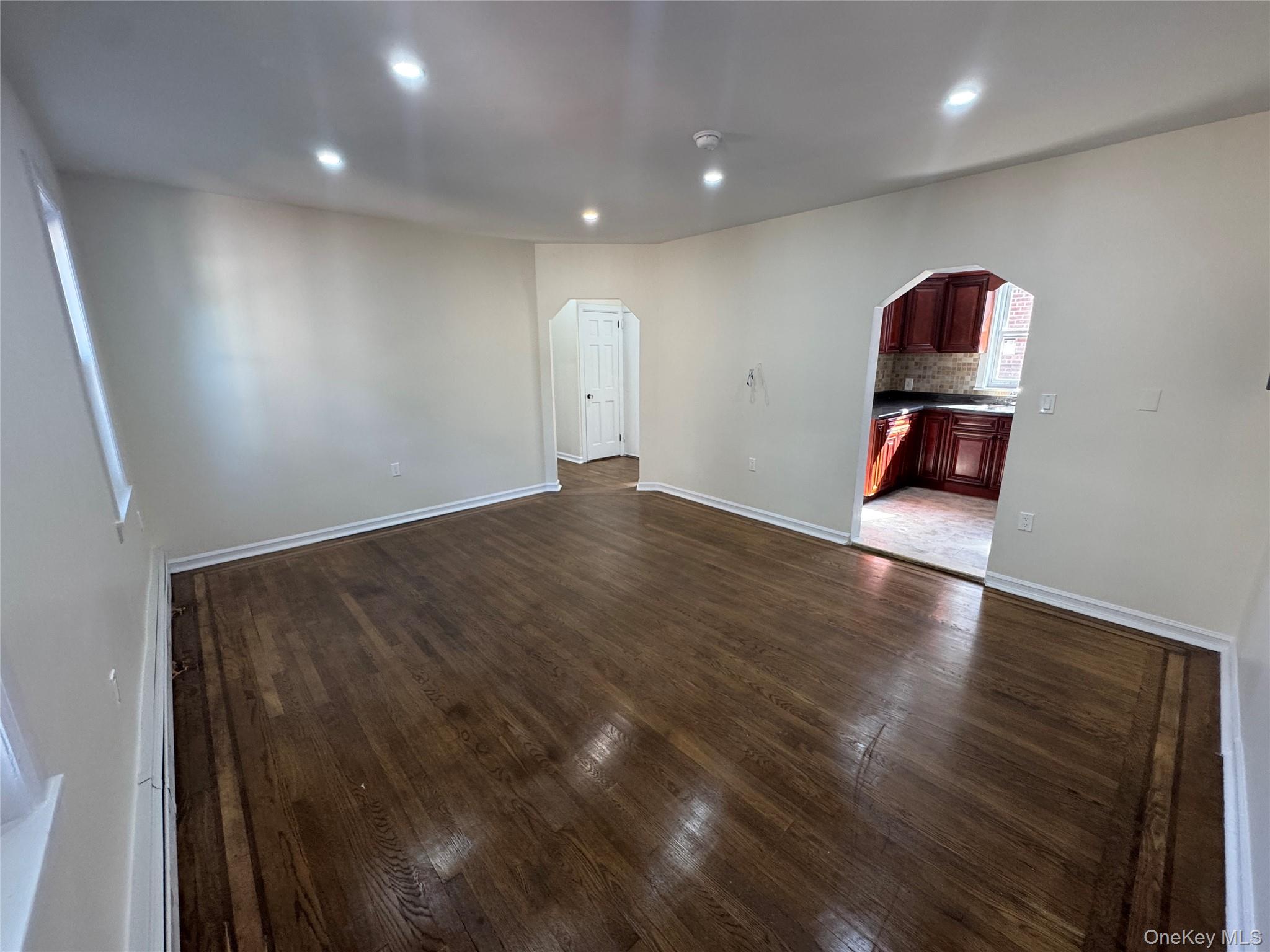 1054 Lydig Avenue Property Photo 4