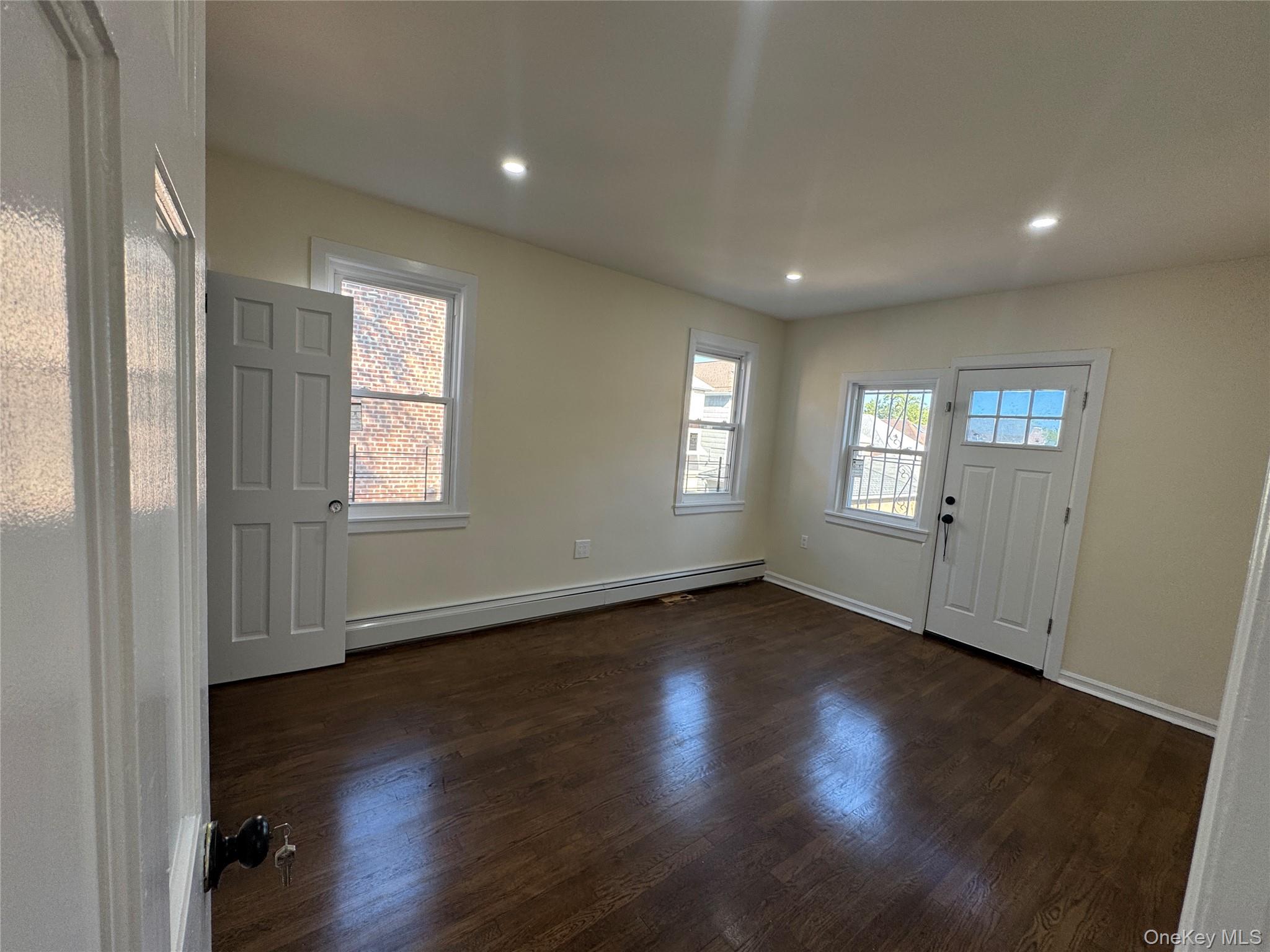 1054 Lydig Avenue Property Photo 5