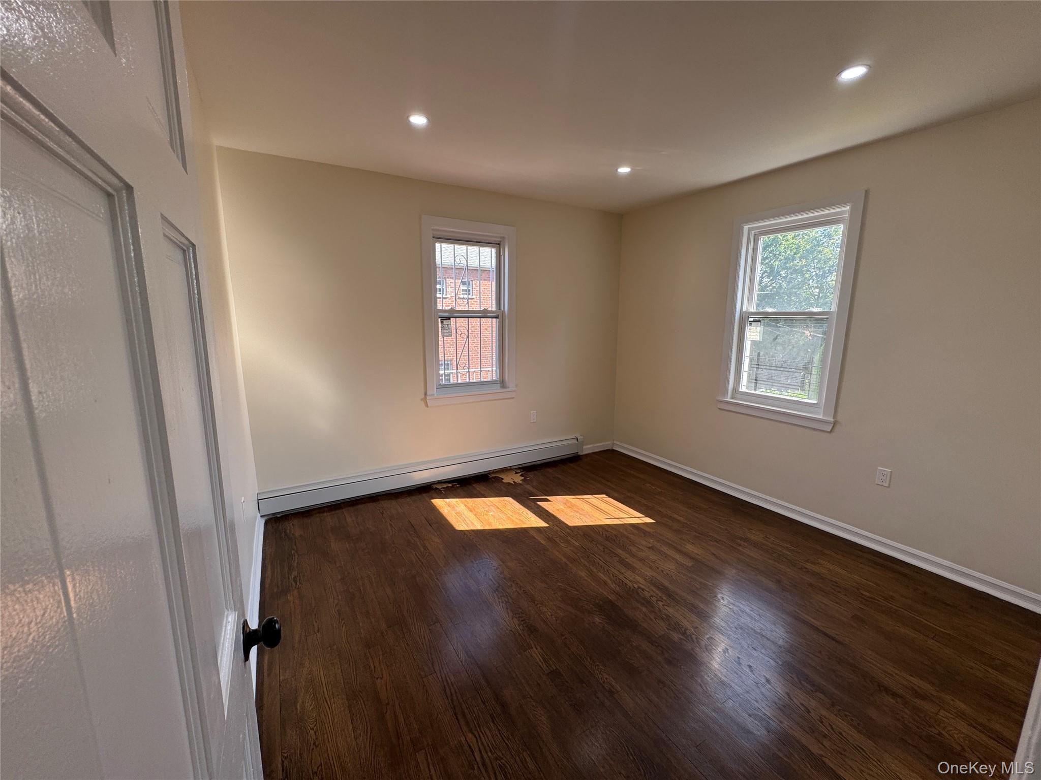 1054 Lydig Avenue Property Photo 6