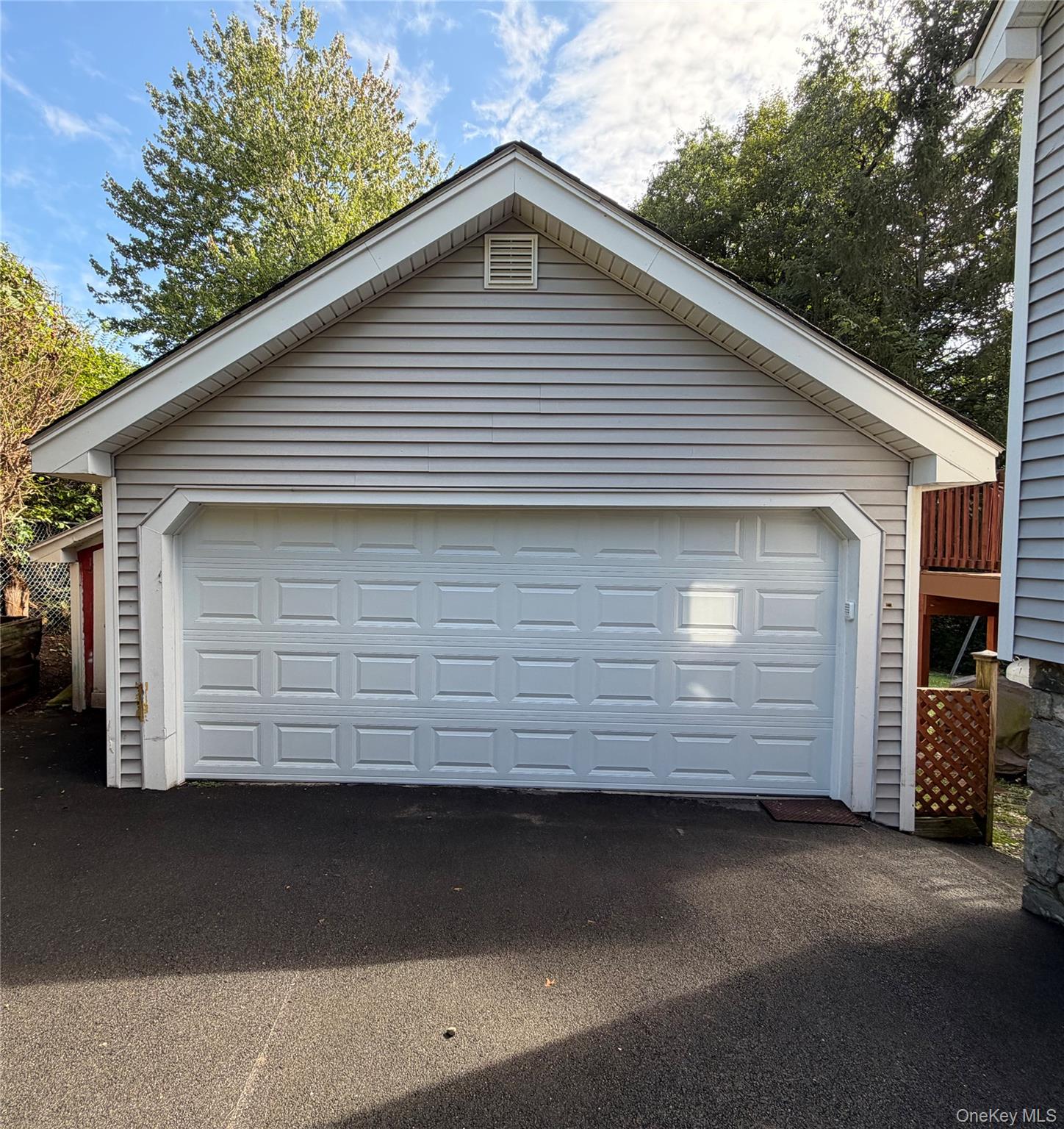 9 Lawrence Drive Property Photo 3