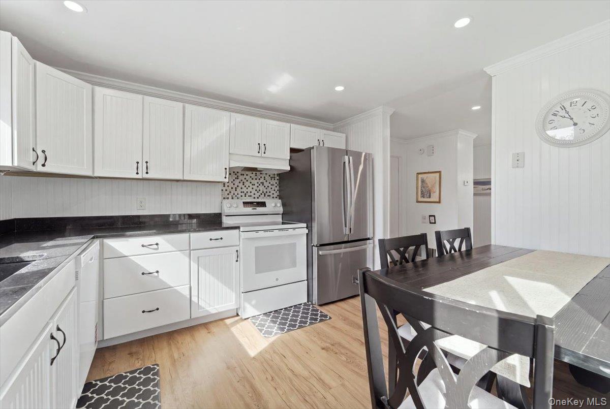 9 Lawrence Drive Property Photo 10