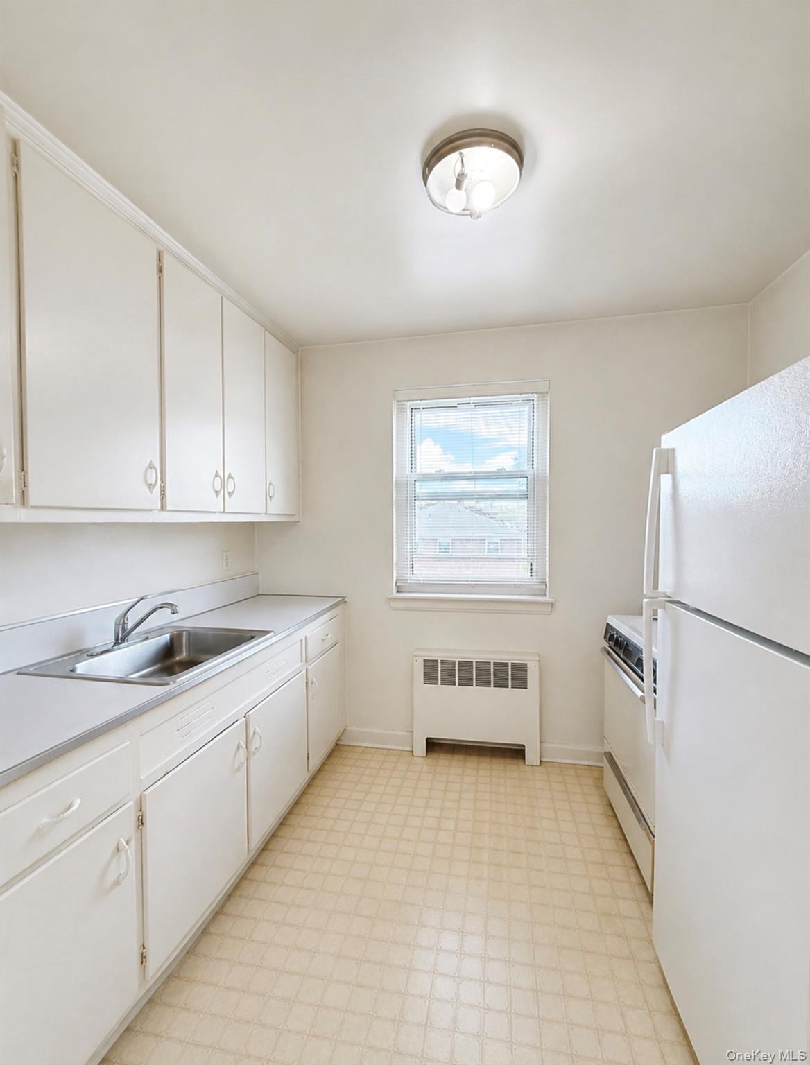 6909 150 Street B Property Photo 3