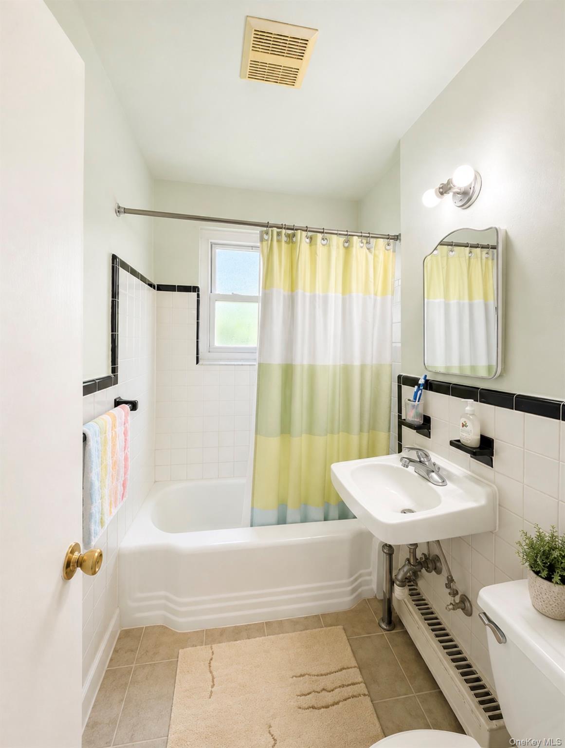 6909 150 Street B Property Photo 7