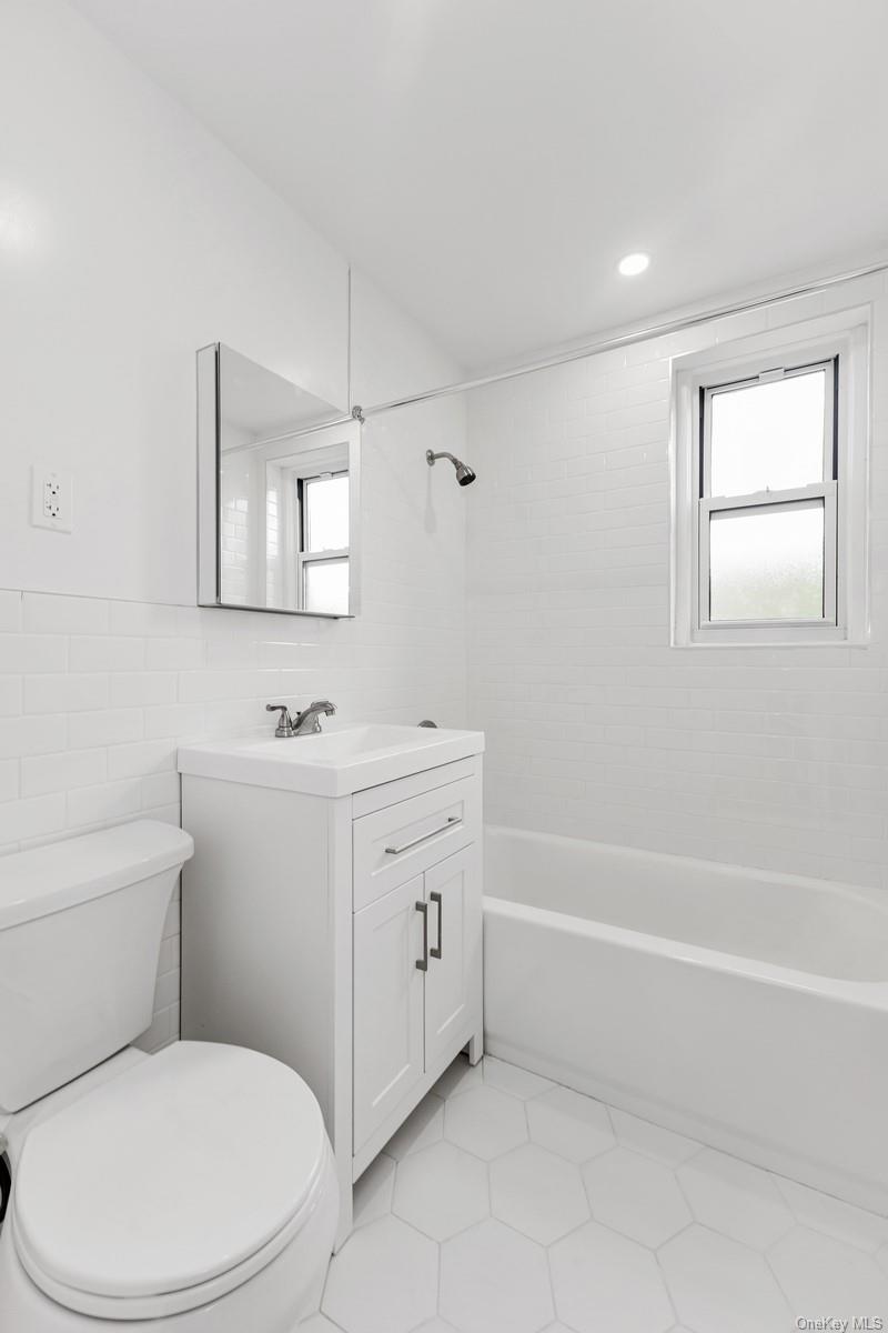 66-33 Yellowstone Boulevard 5d Property Photo 6