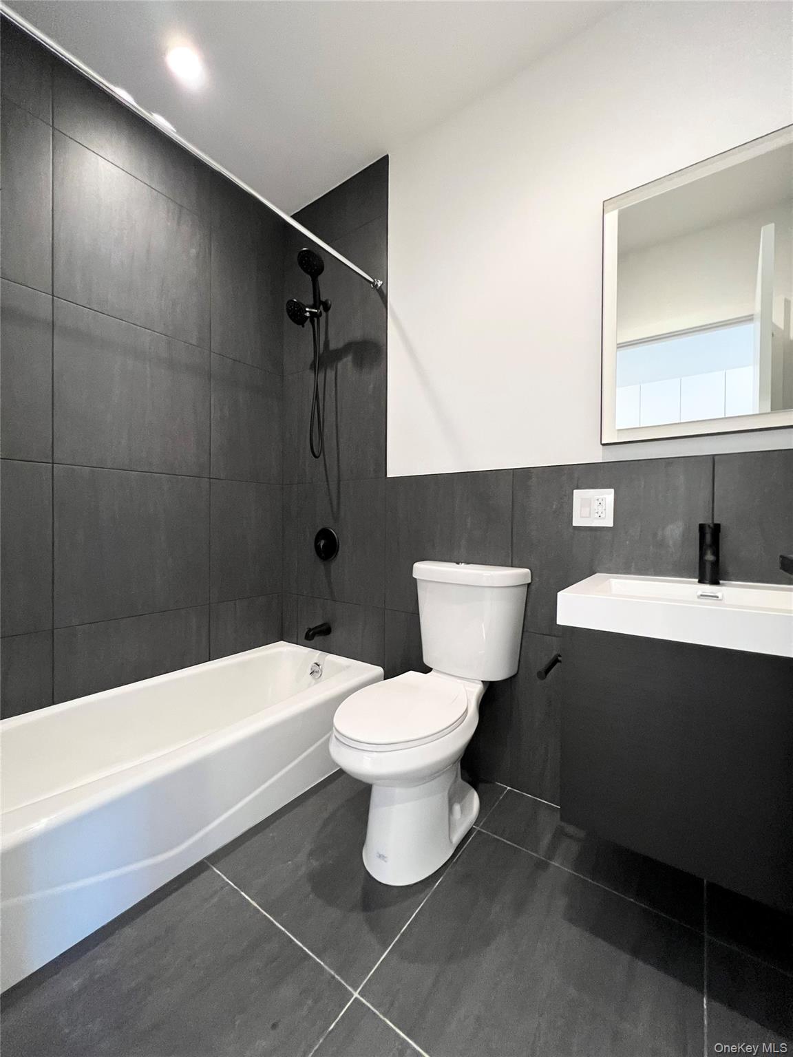 427 Metropolitan Avenue Property Photo 8