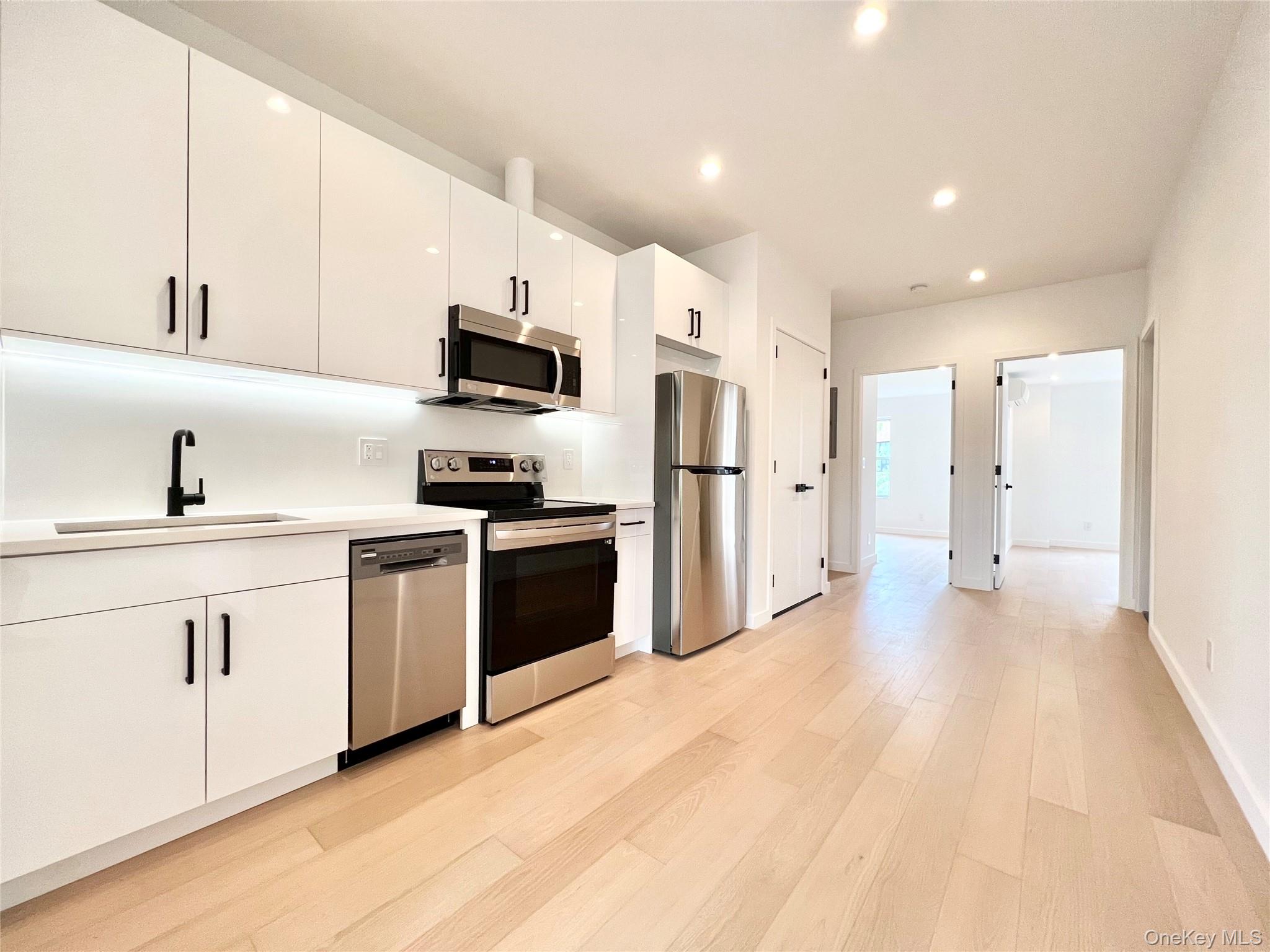427 Metropolitan Avenue Property Photo 10