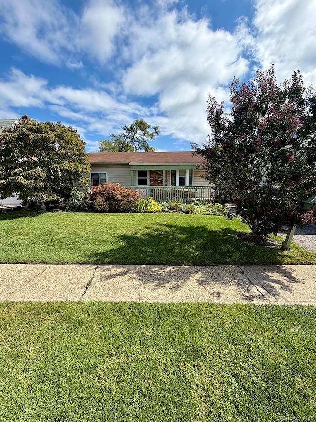 998 Bowling Green Drive Property Photo 3