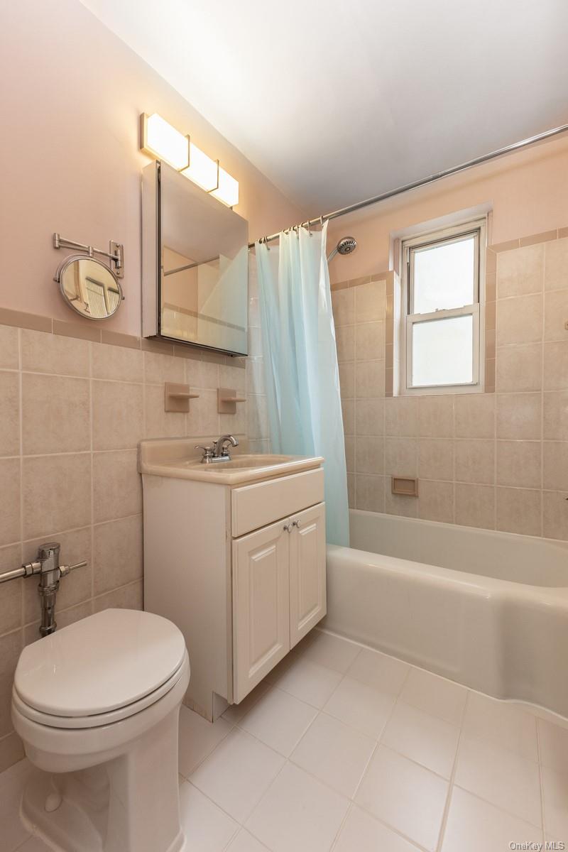 66-33 Yellowstone Boulevard 5b Property Photo 6