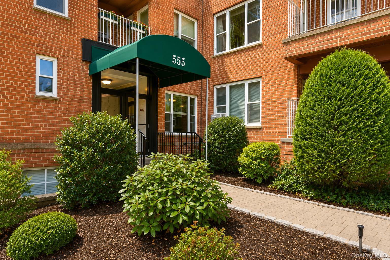 555 Broadway 1i Property Photo 2