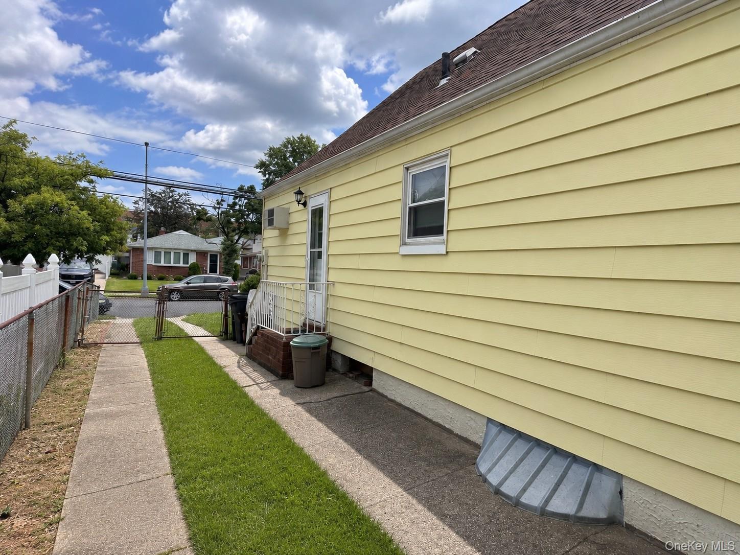 8042 260th Street Property Photo 4