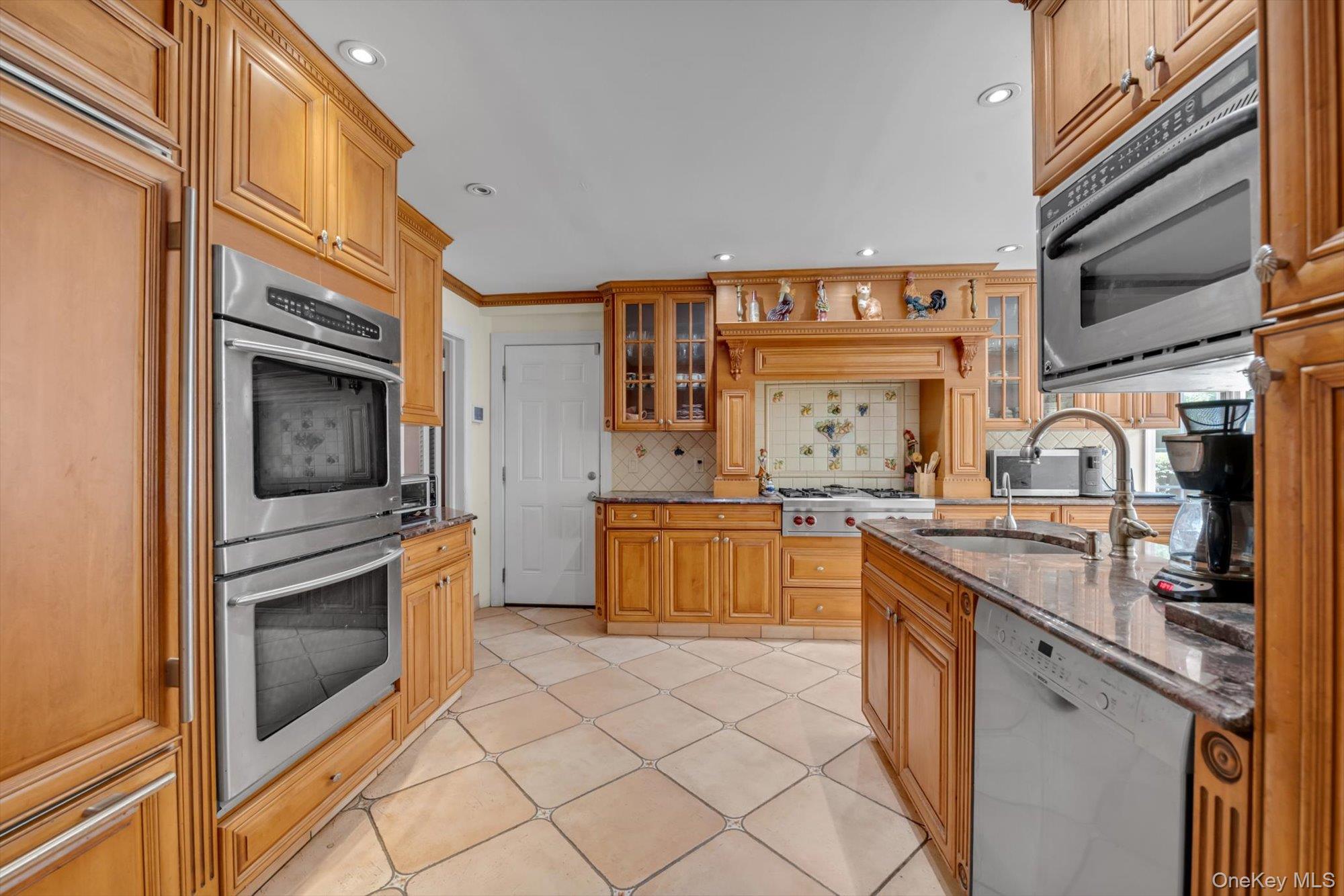 1559 Pebble Lane Property Photo 8