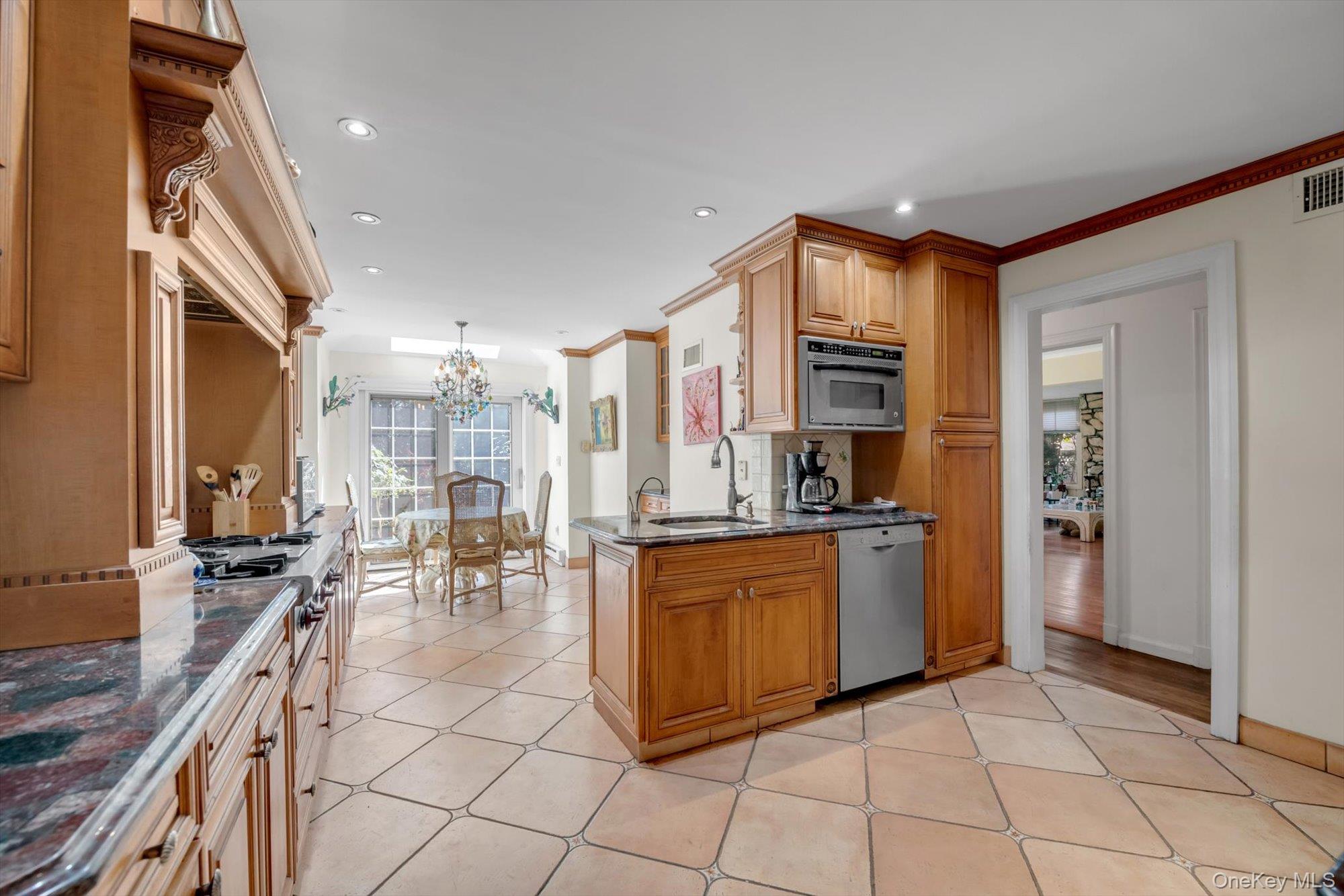 1559 Pebble Lane Property Photo 10