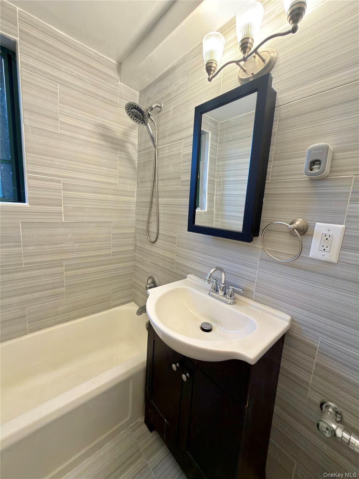 1591 Metropolitan Avenue 5c Property Photo 25