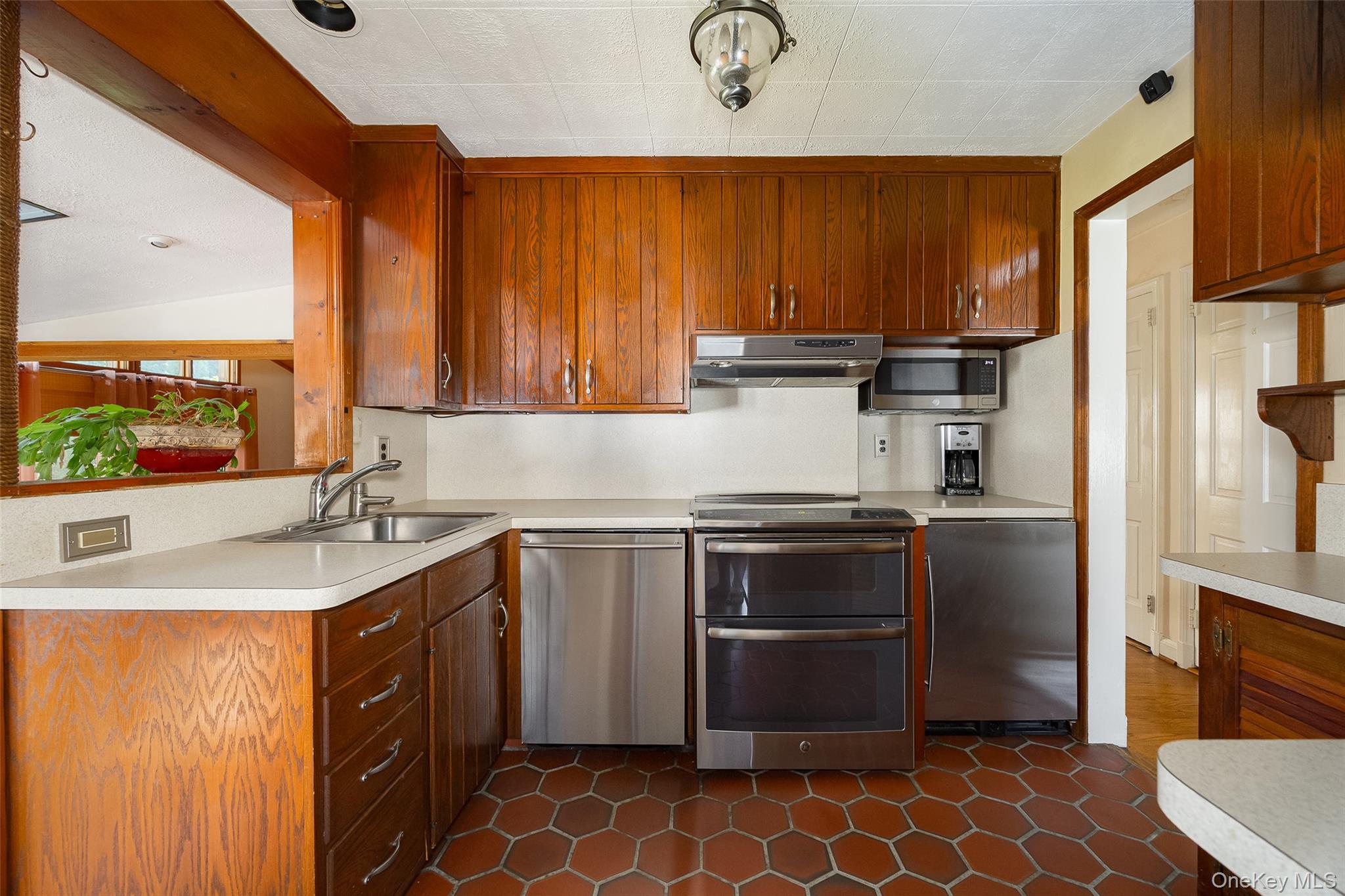54 Atlantic Avenue Property Photo 6