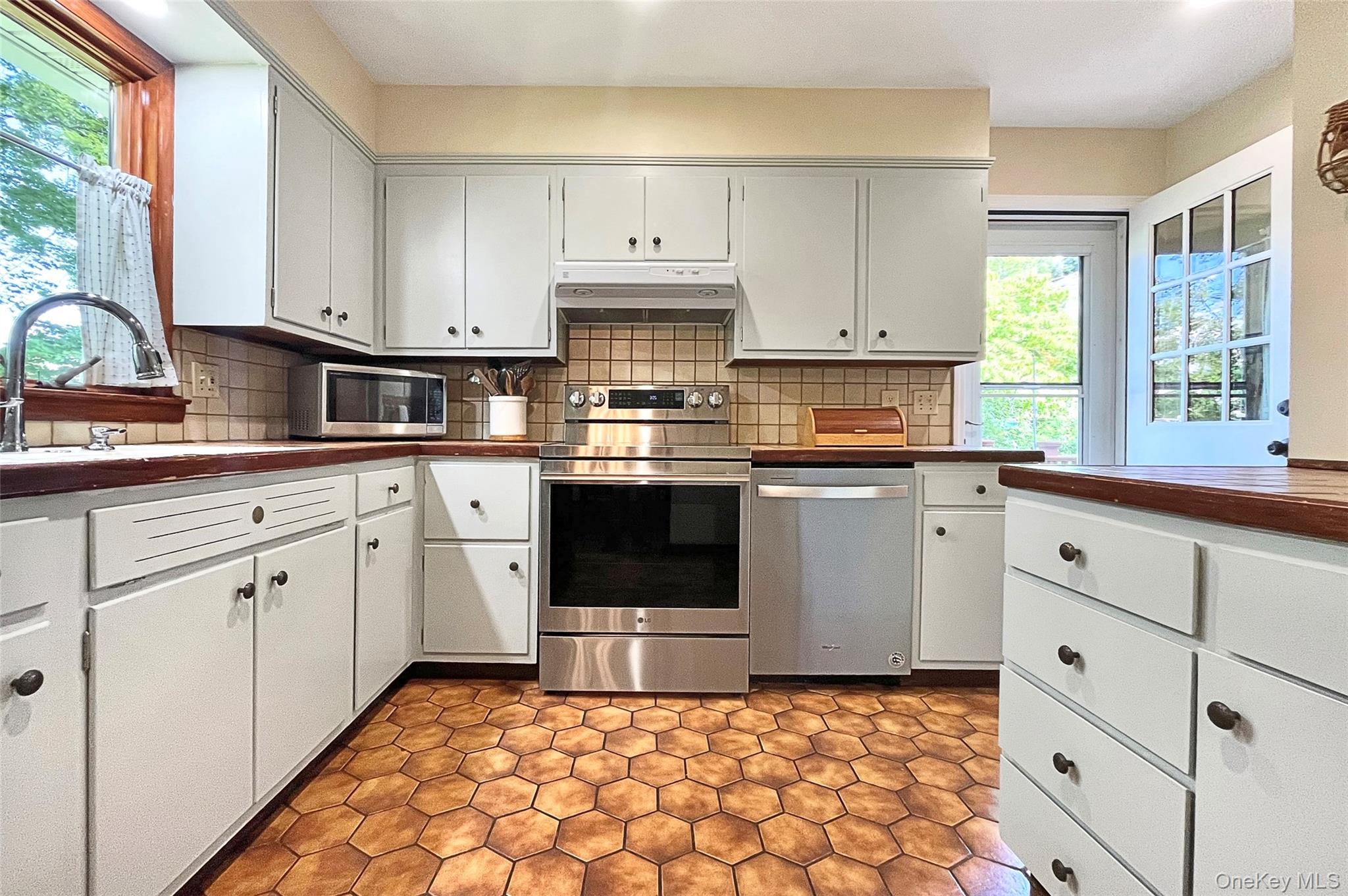 216 Spackenkill Road Property Photo 2
